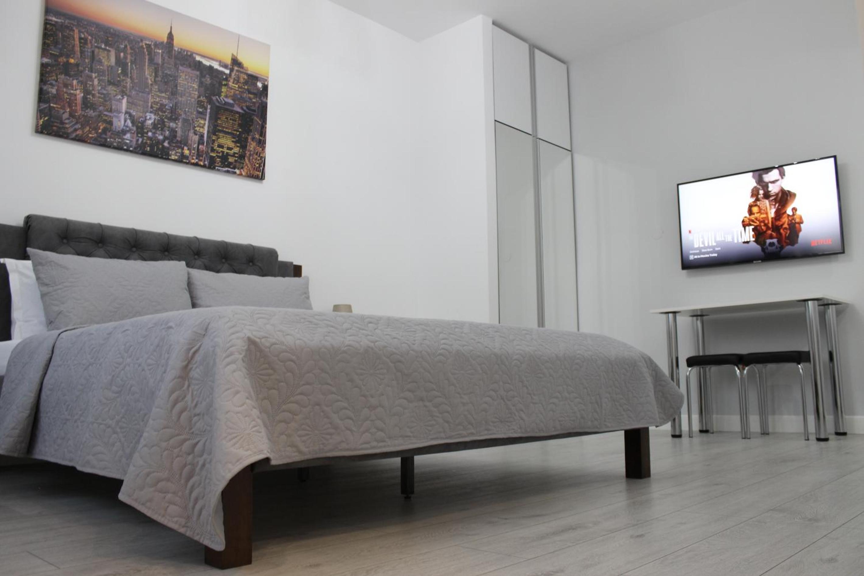 One-Bedroom Apartment - Photo 11