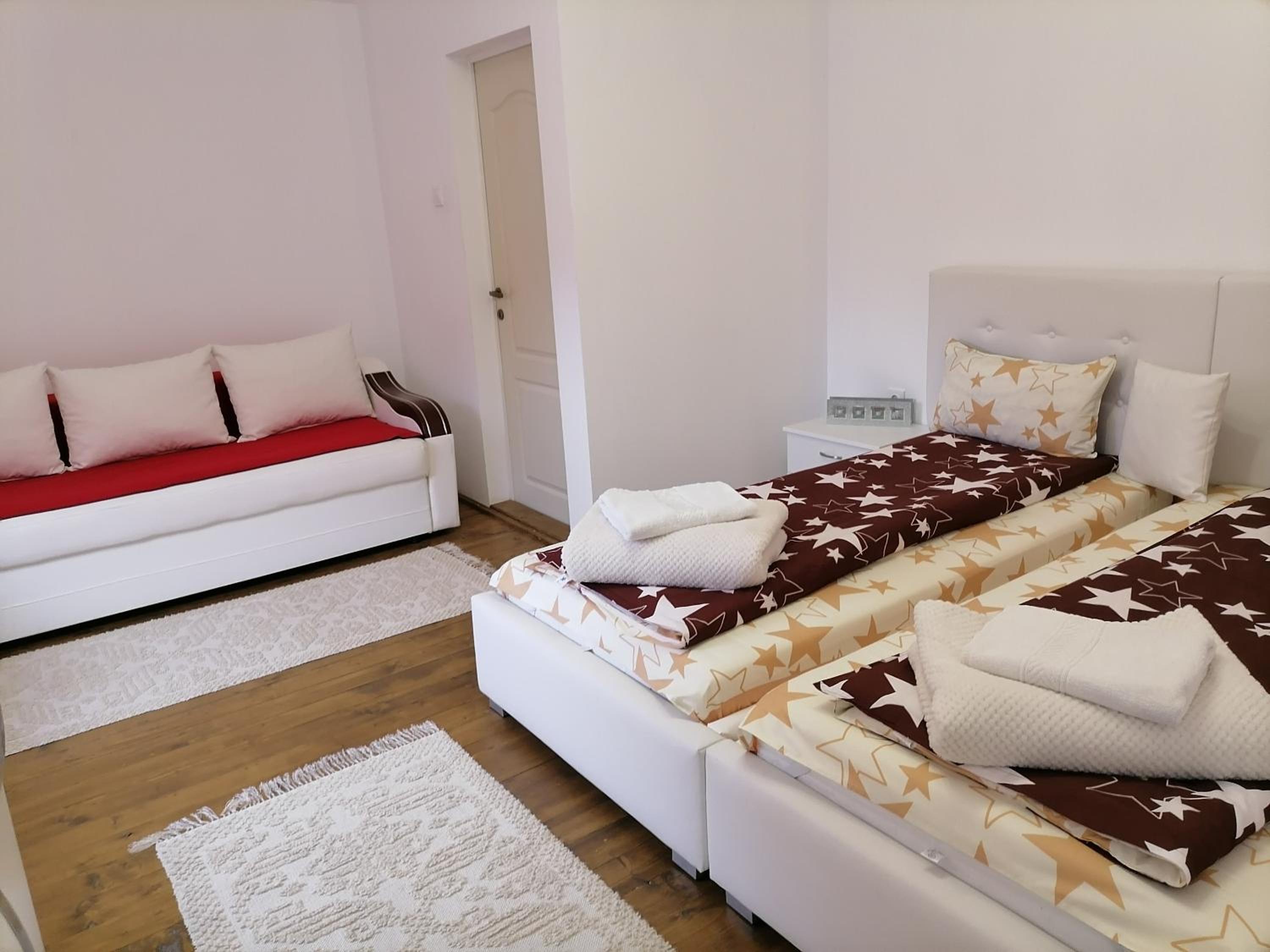 Deluxe Double or Twin Room - Photo 8