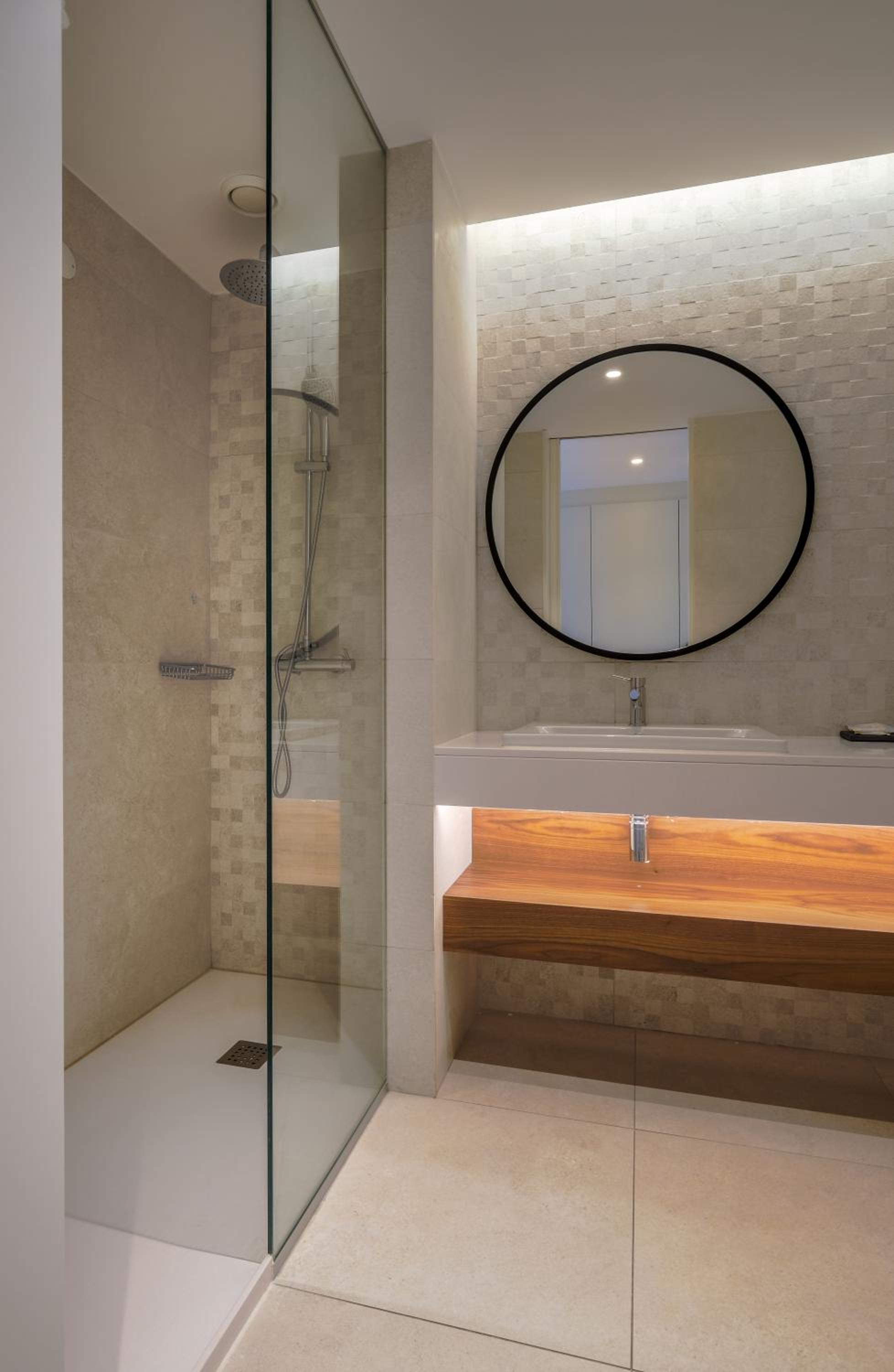 Deluxe Double or Twin Room with River View - Photo 11