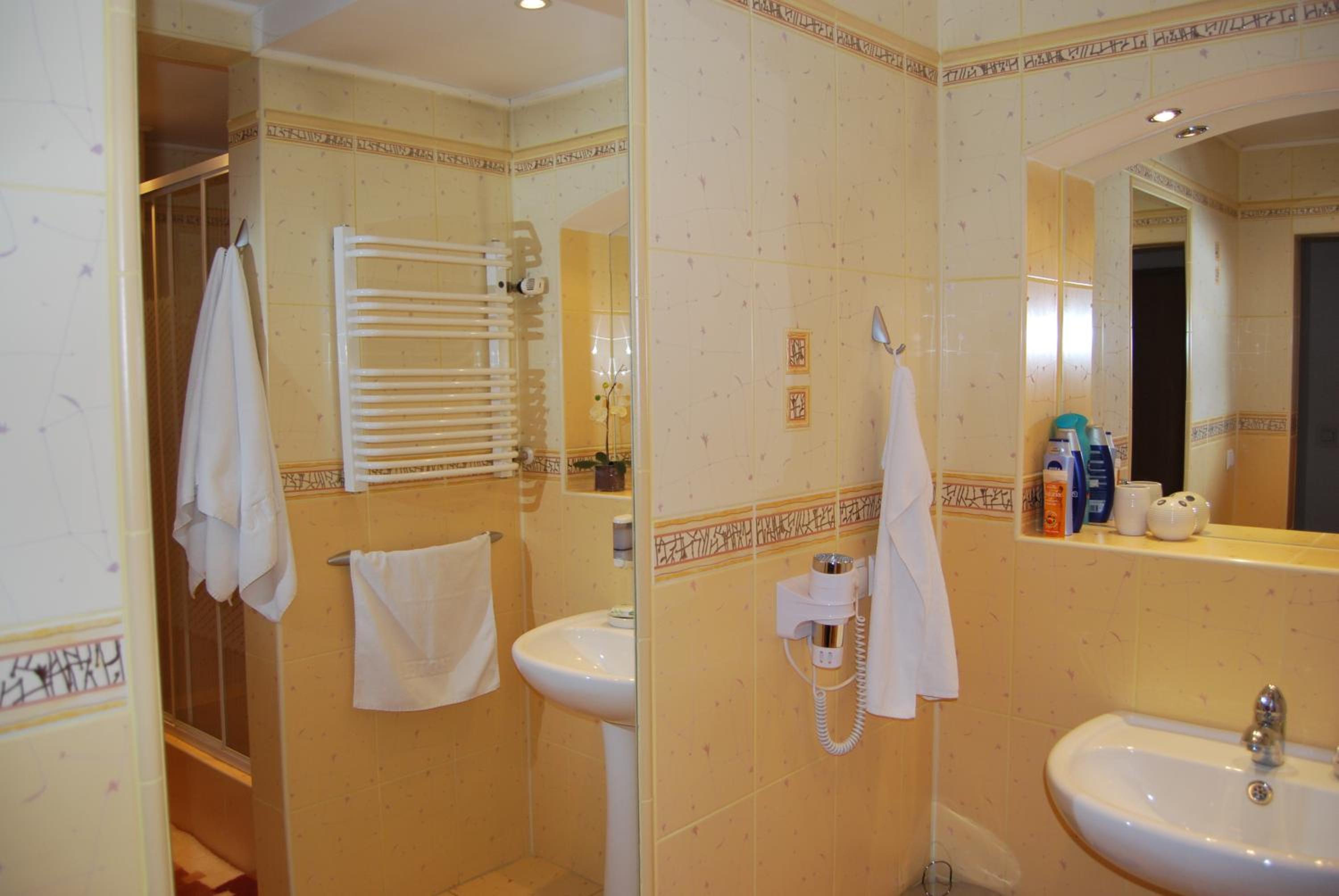One-Bedroom Apartment - Photo 3