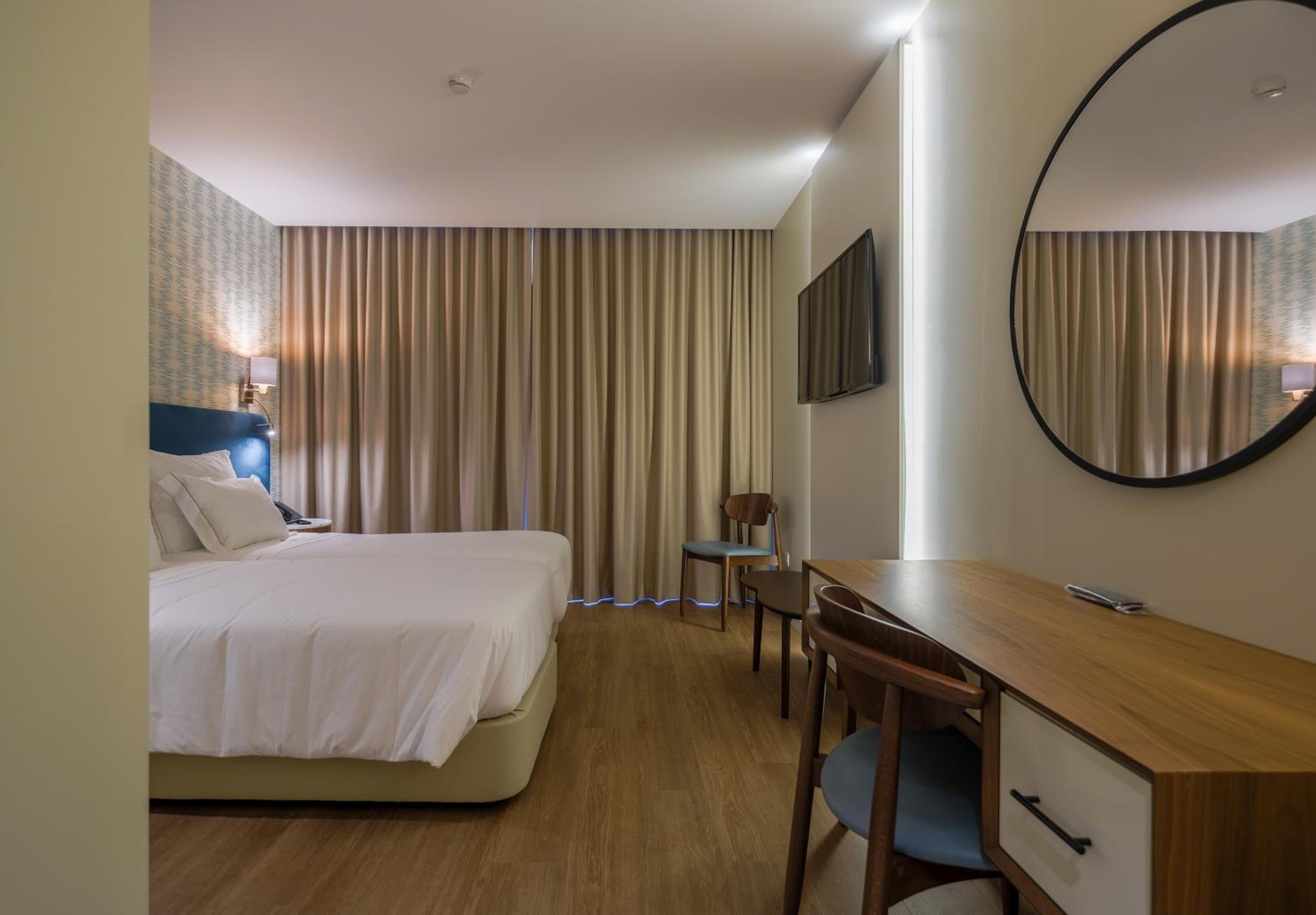 Superior Double or Twin Room with Terrace - Photo 11