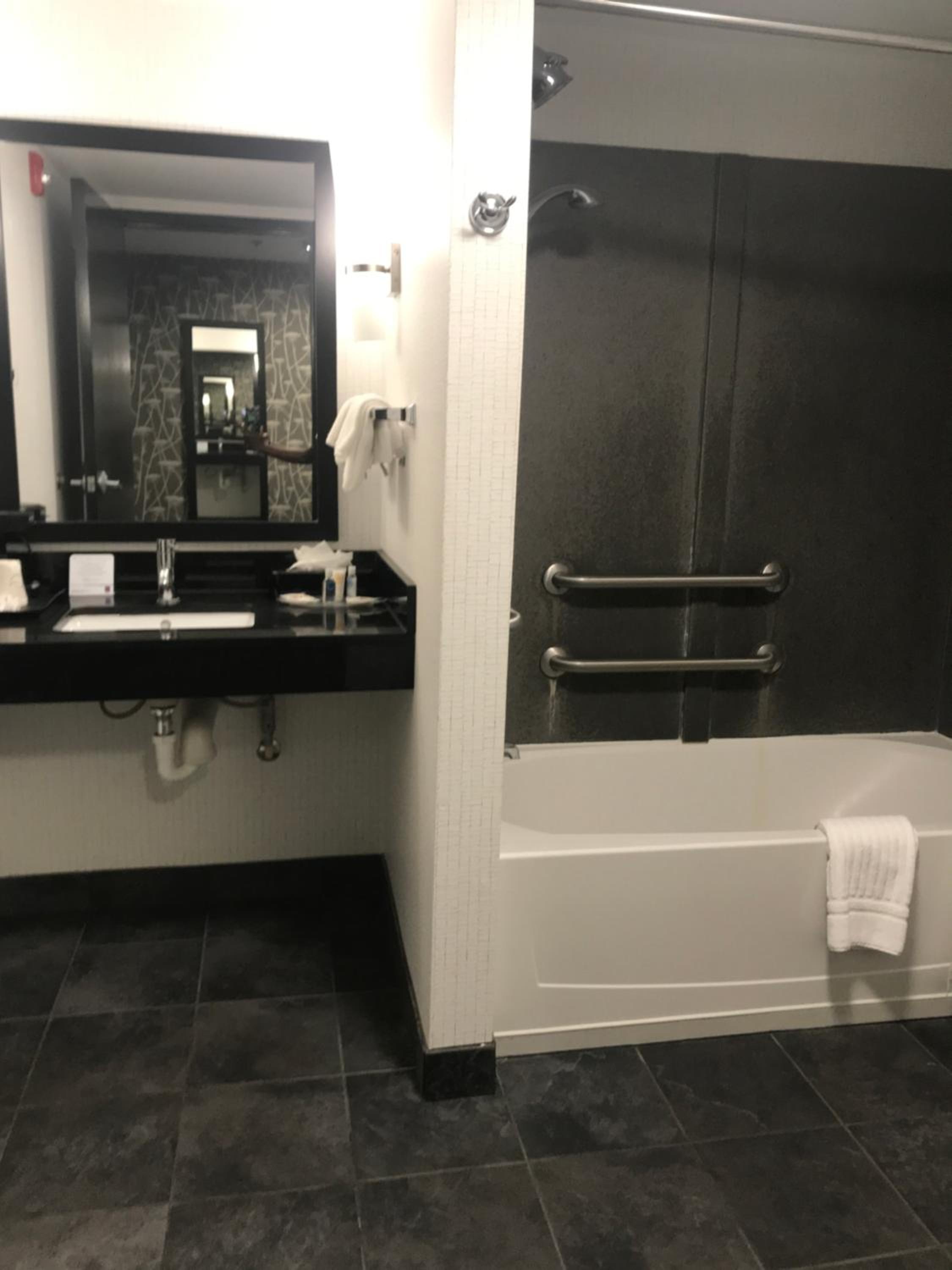 King Suite - Accessible/Non-Smoking - Photo 2