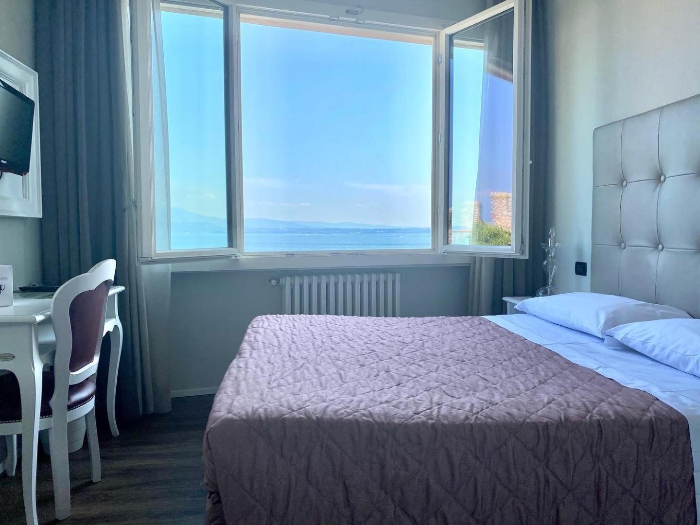 Double Room with Lake View