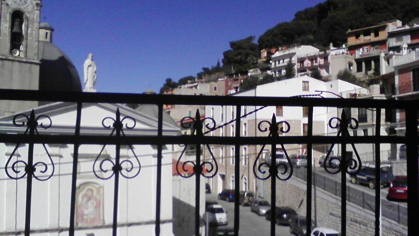 Small Double Room with Balcony - Photo 2