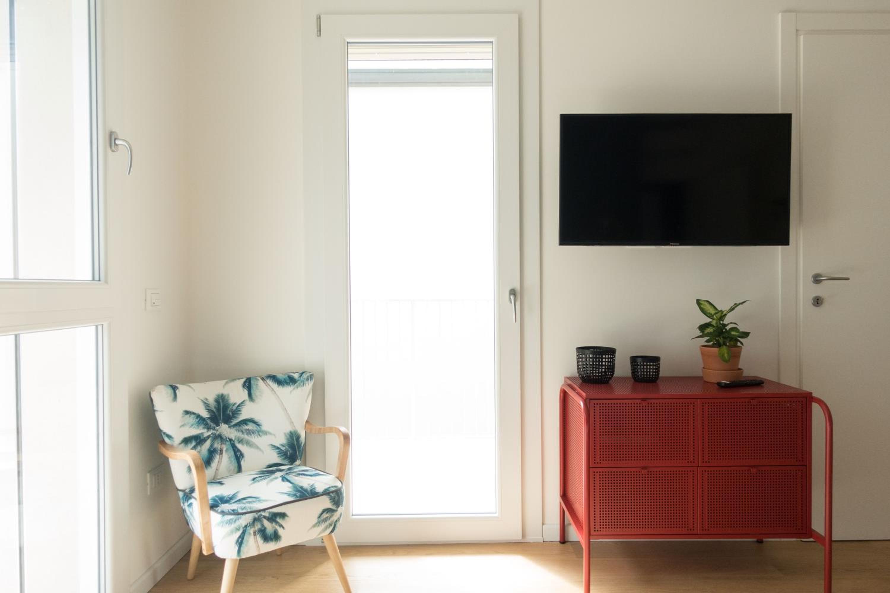 Double Room with Balcony - Photo 18