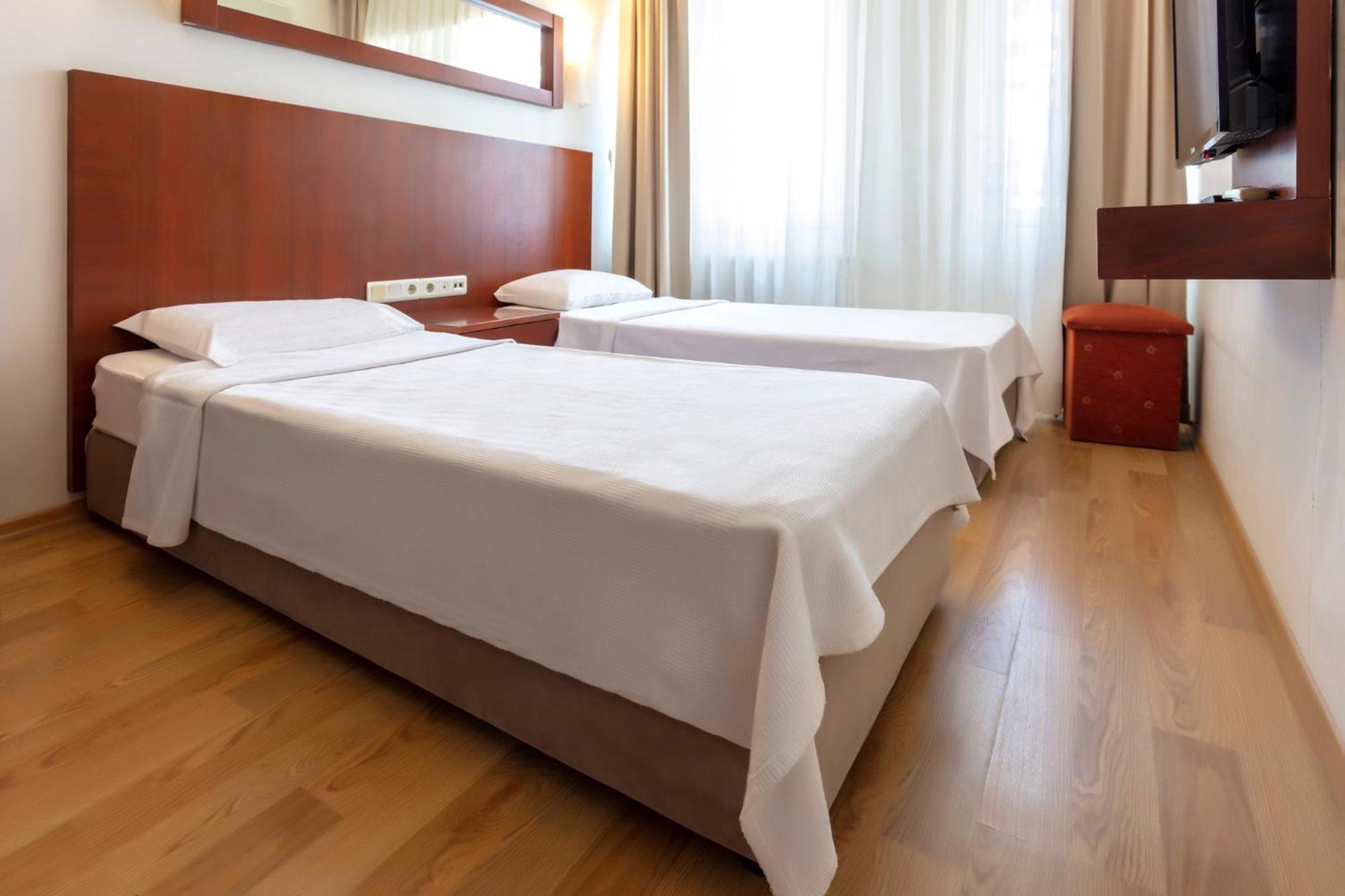 Standard Double or Twin Room photo 1