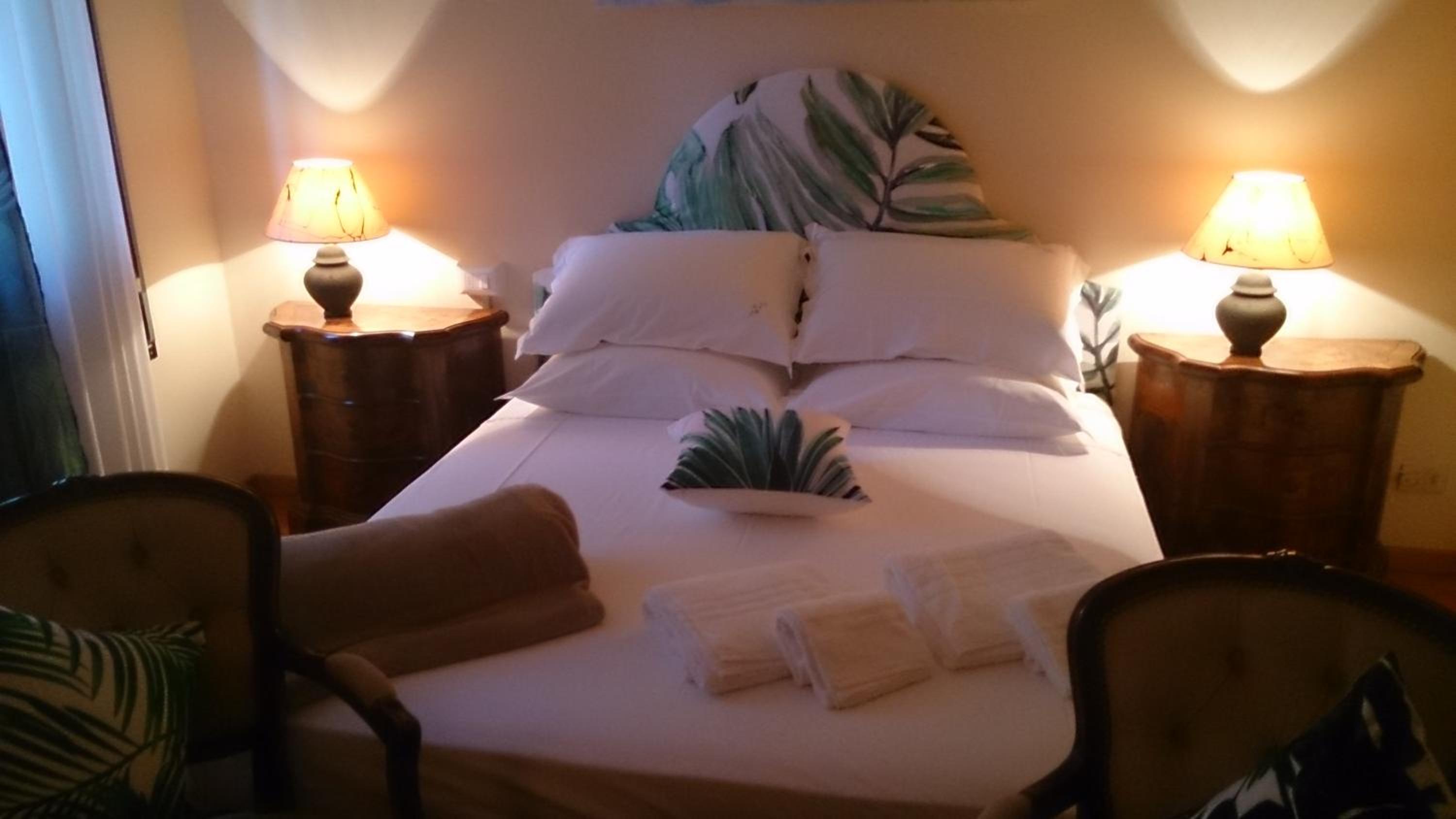 Double Room with Private Bathroom - Photo 25