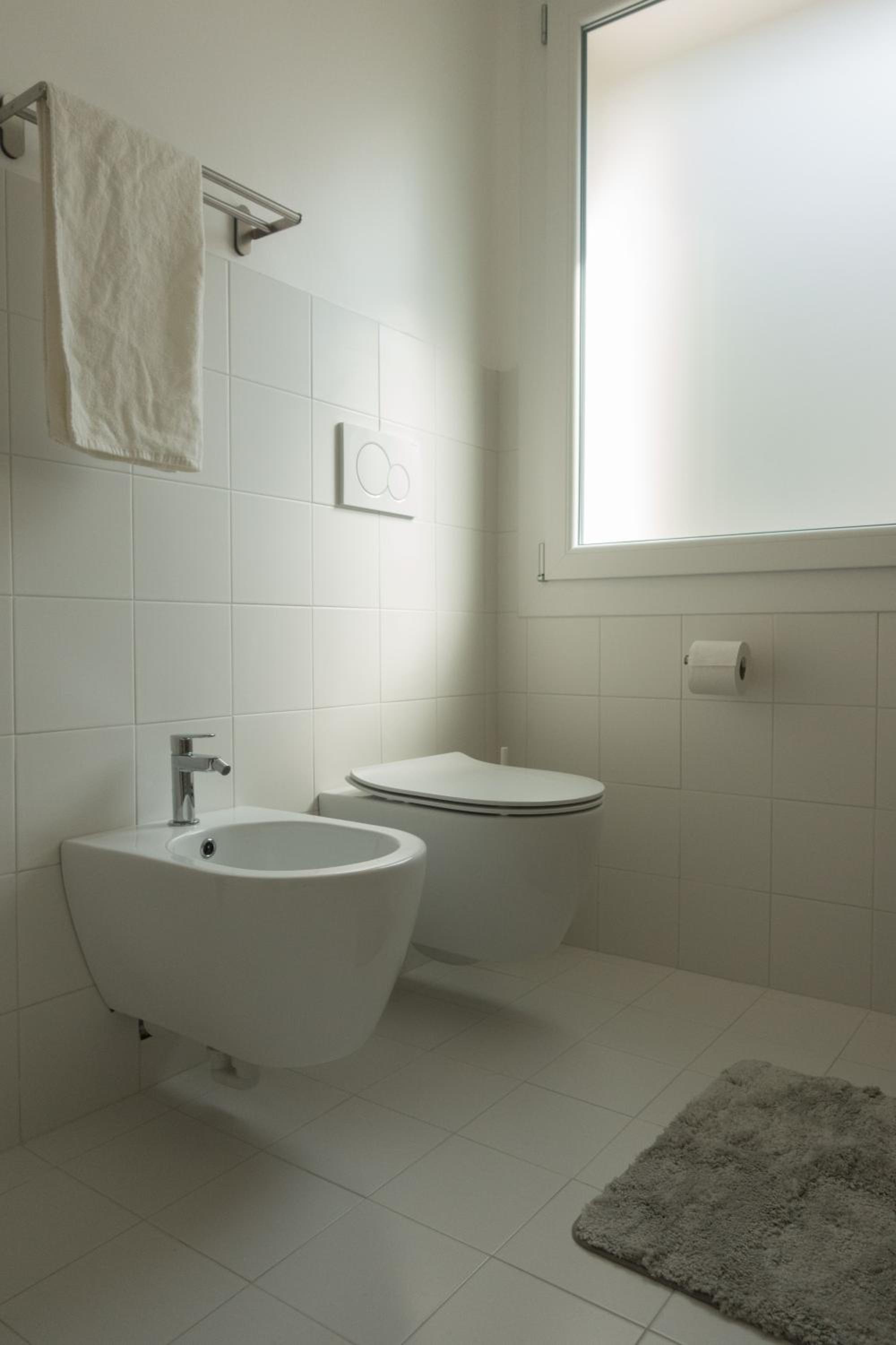 Double Room with Private Bathroom - Photo 9