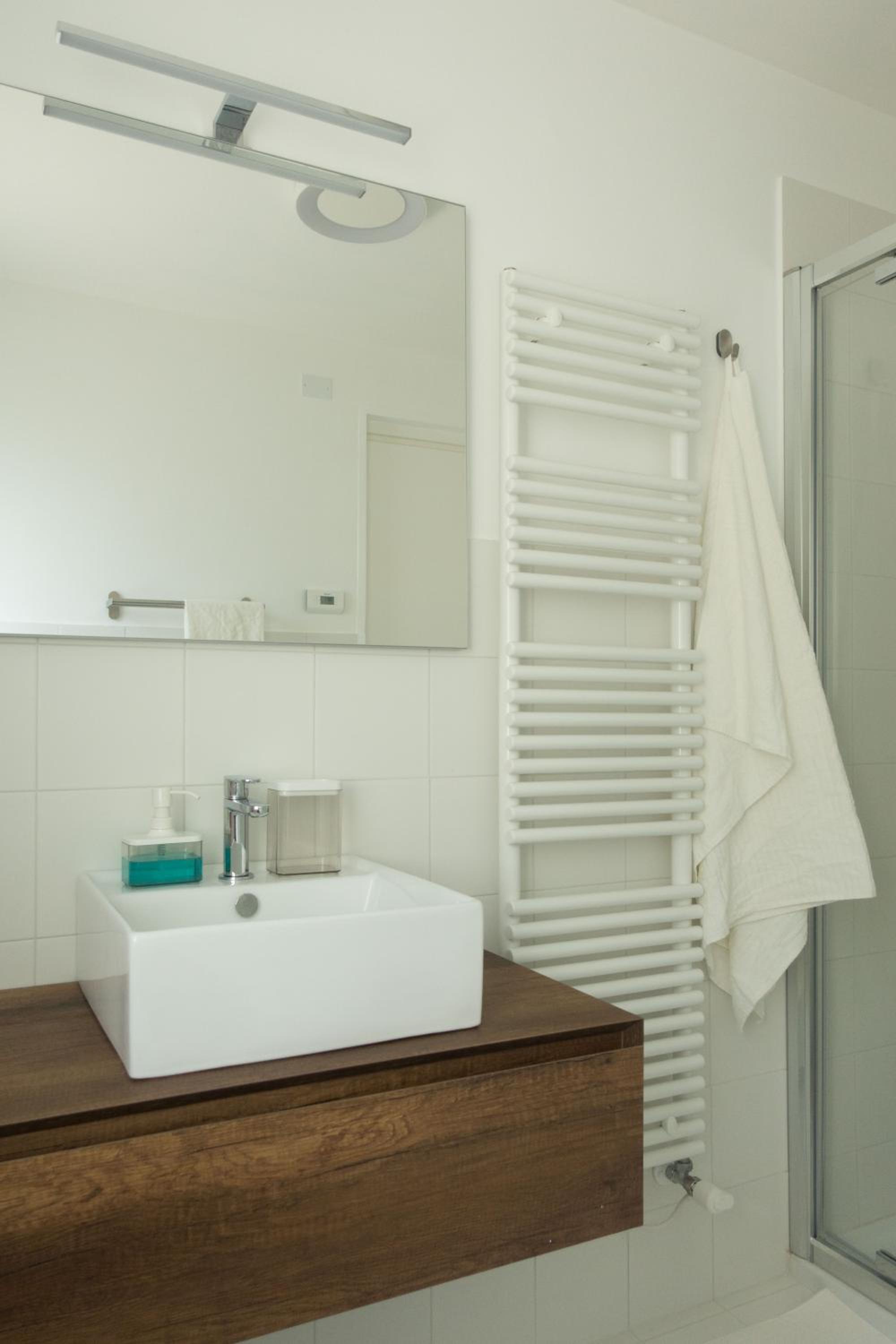 Double Room with Private Bathroom - Photo 8