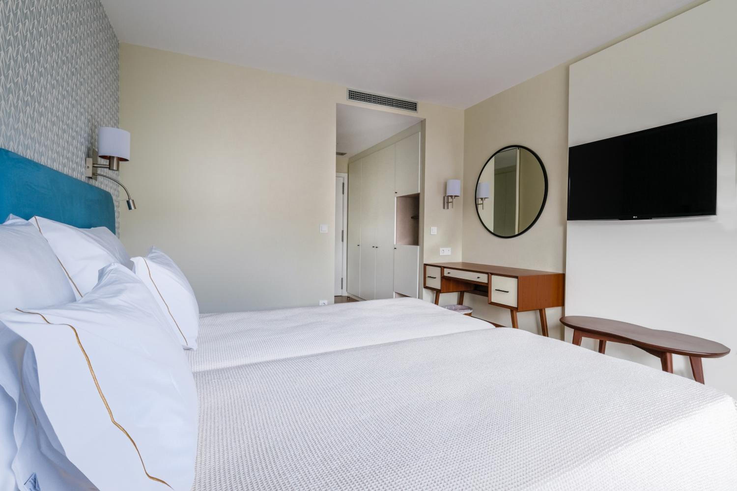 Deluxe Double or Twin Room with River View - Photo 1