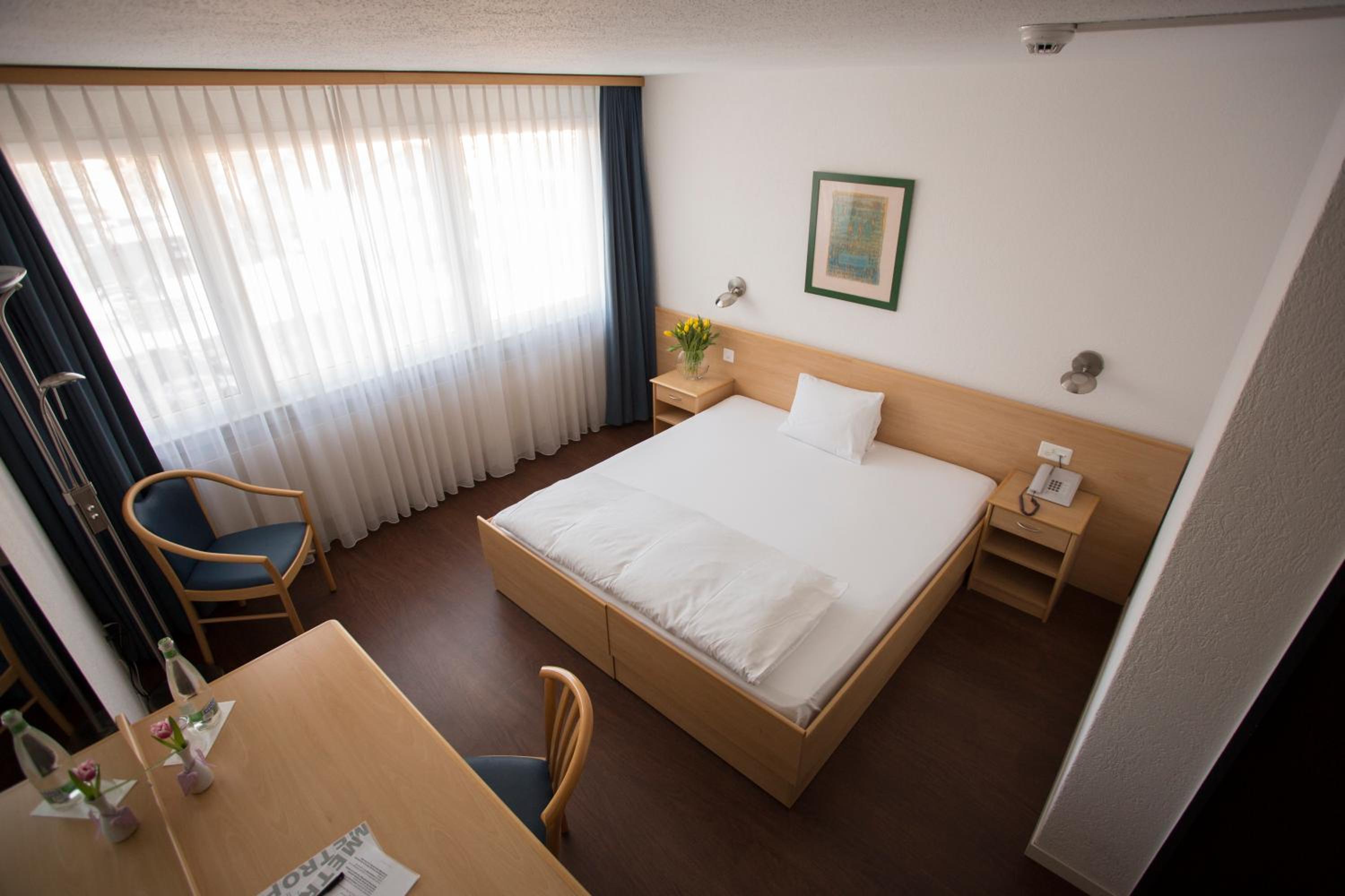 Double or Twin Room - Photo 3