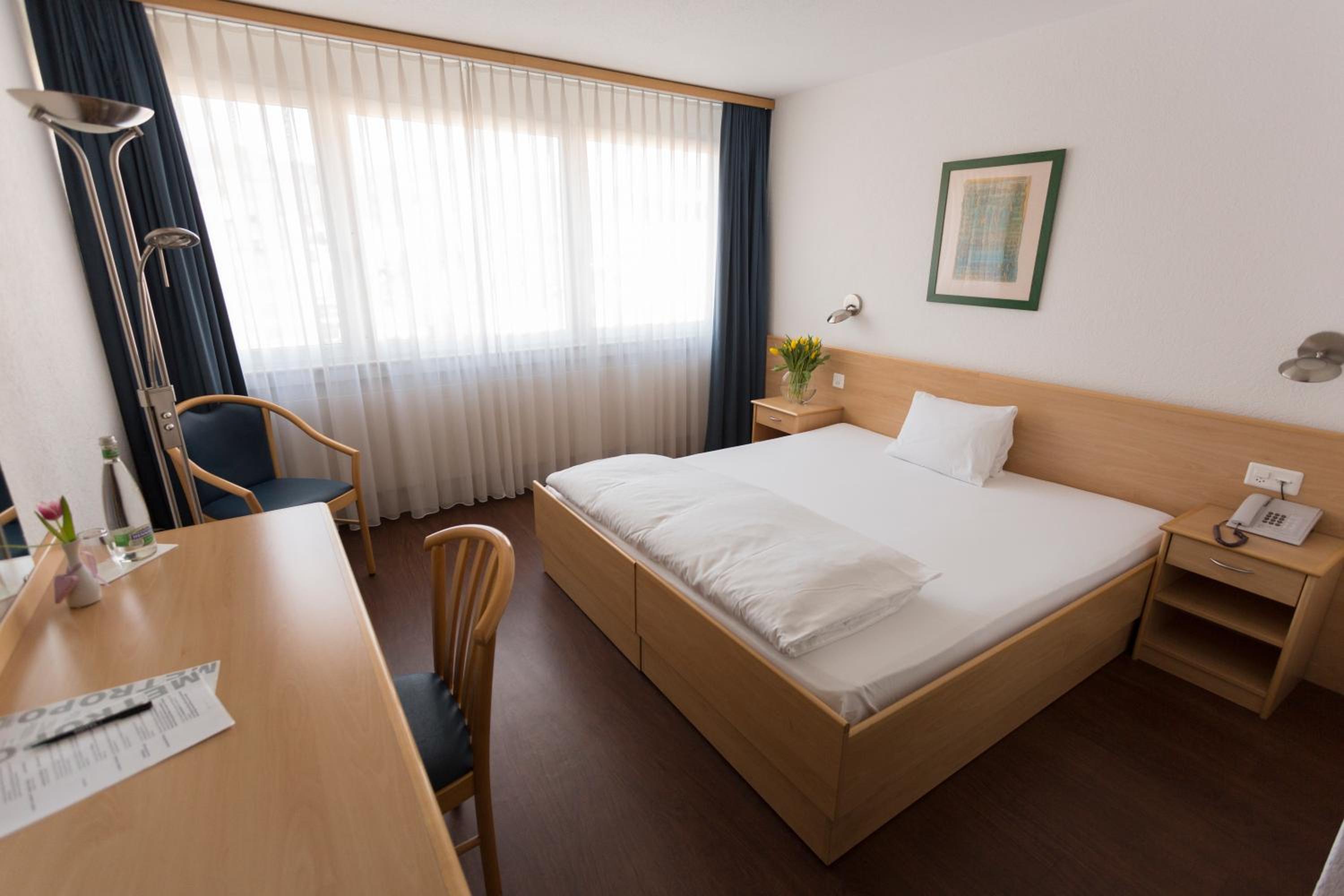 Double or Twin Room - Photo 4