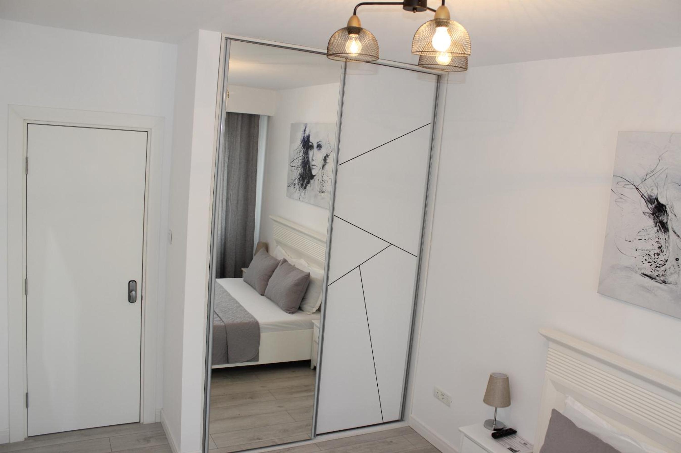 Deluxe King Room - Photo 11