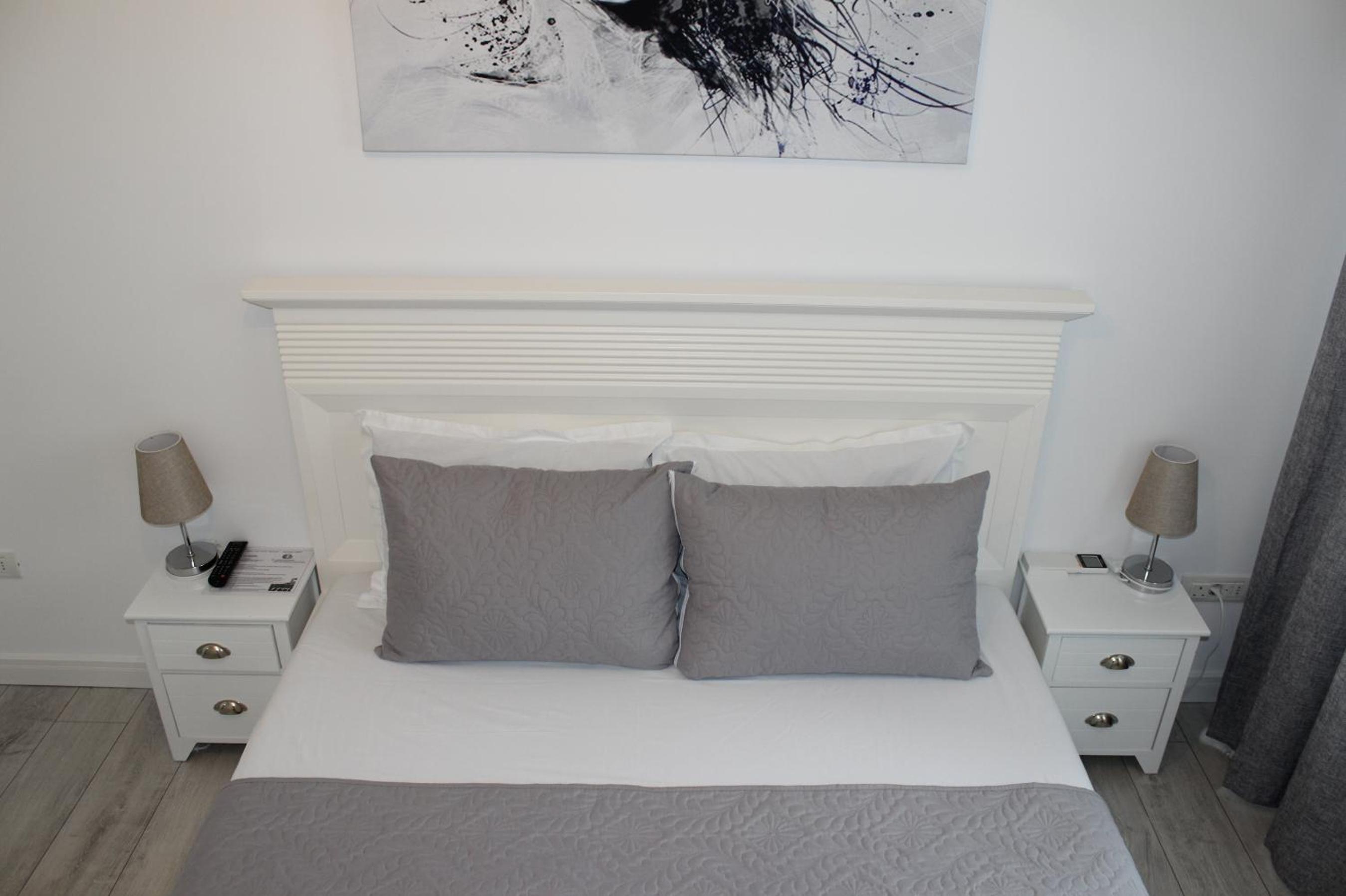Deluxe King Room - Photo 2