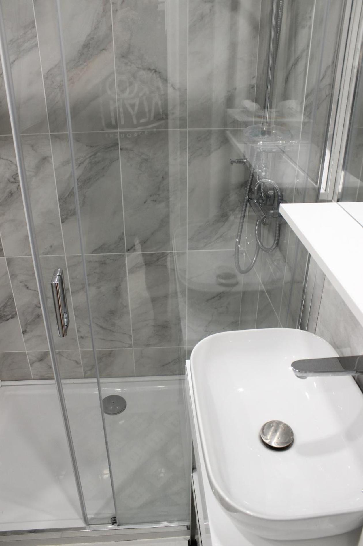 Deluxe Double Room with Balcony - Photo 34