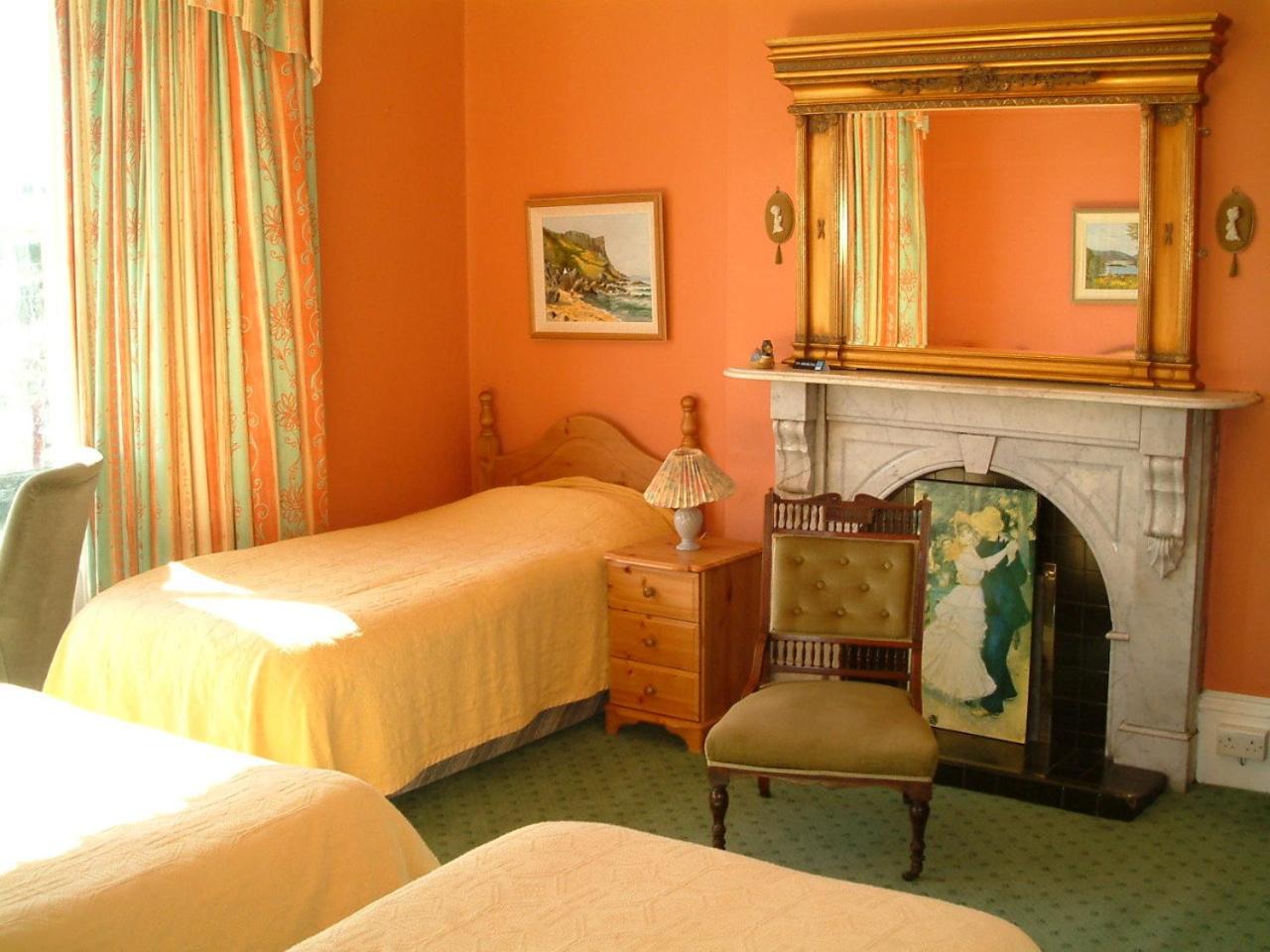 Quadruple Room with Private Bathroom photo 1