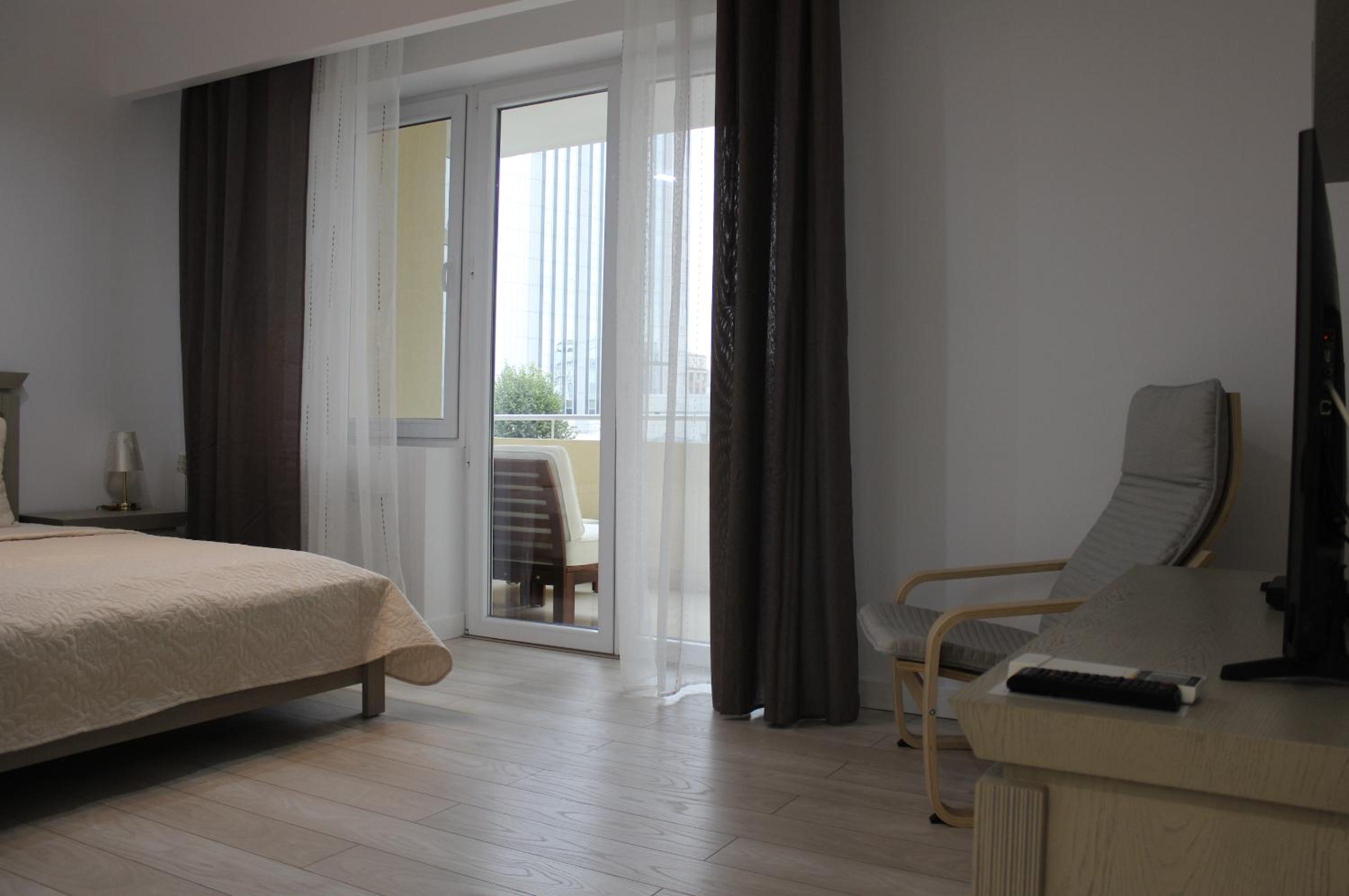 Deluxe Double Room with Balcony - Photo 10