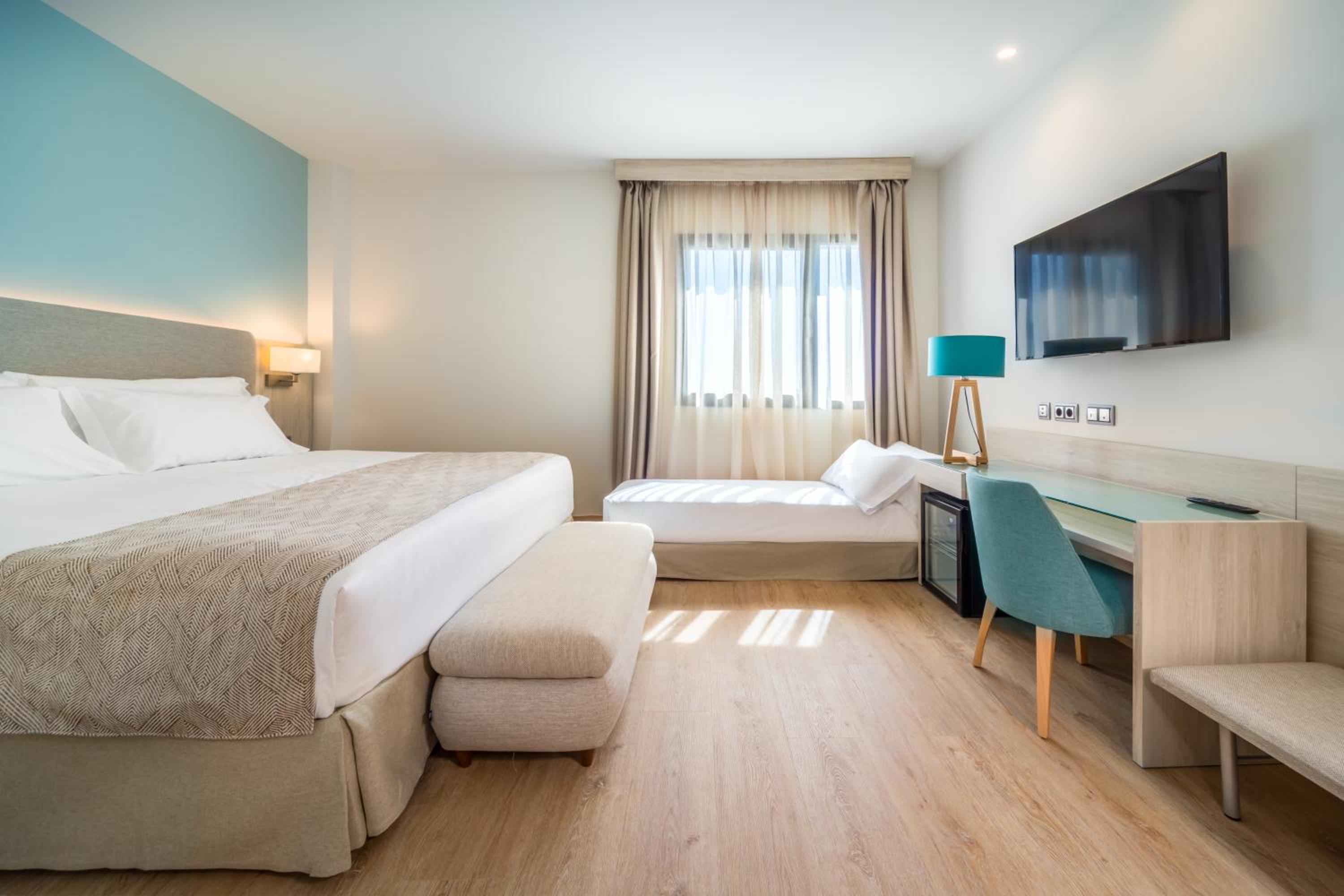 Habitación Doble Superior con Cama Extra (2 adultos + 1 niño)