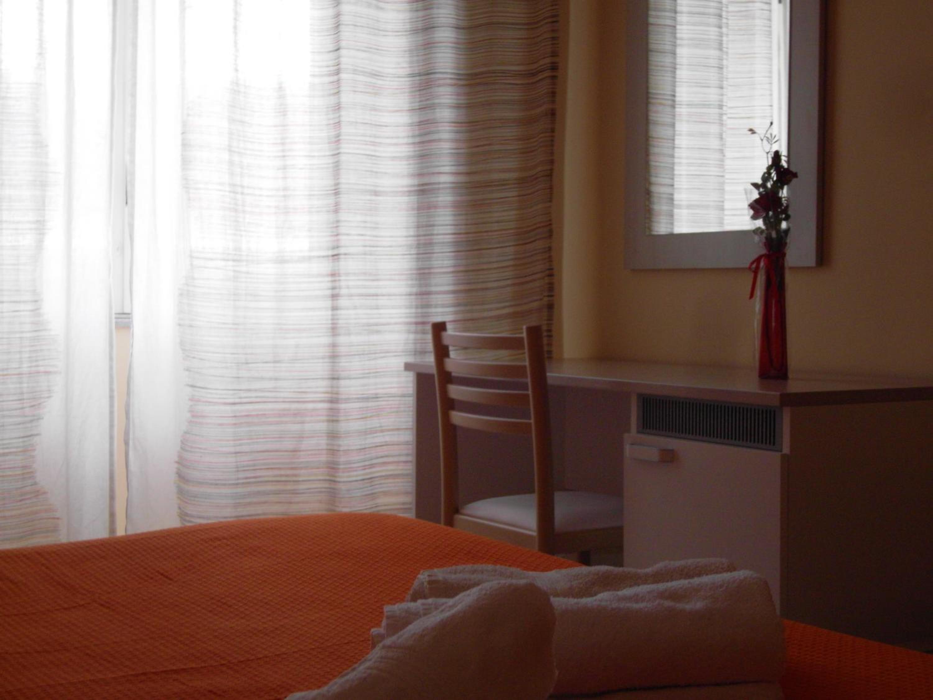 Deluxe Double Room with Shower - Photo 12