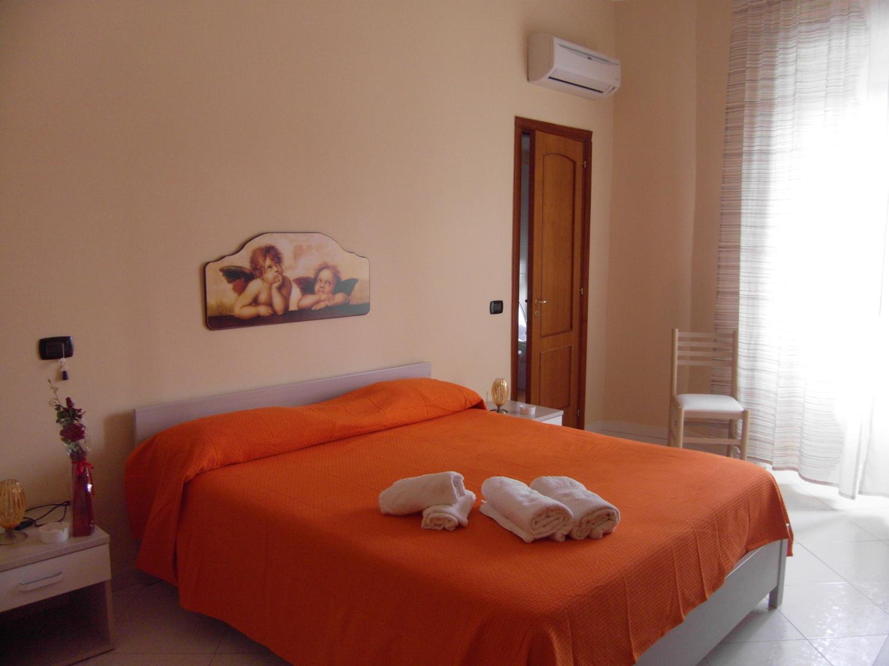 Deluxe Double Room with Shower - Photo 11