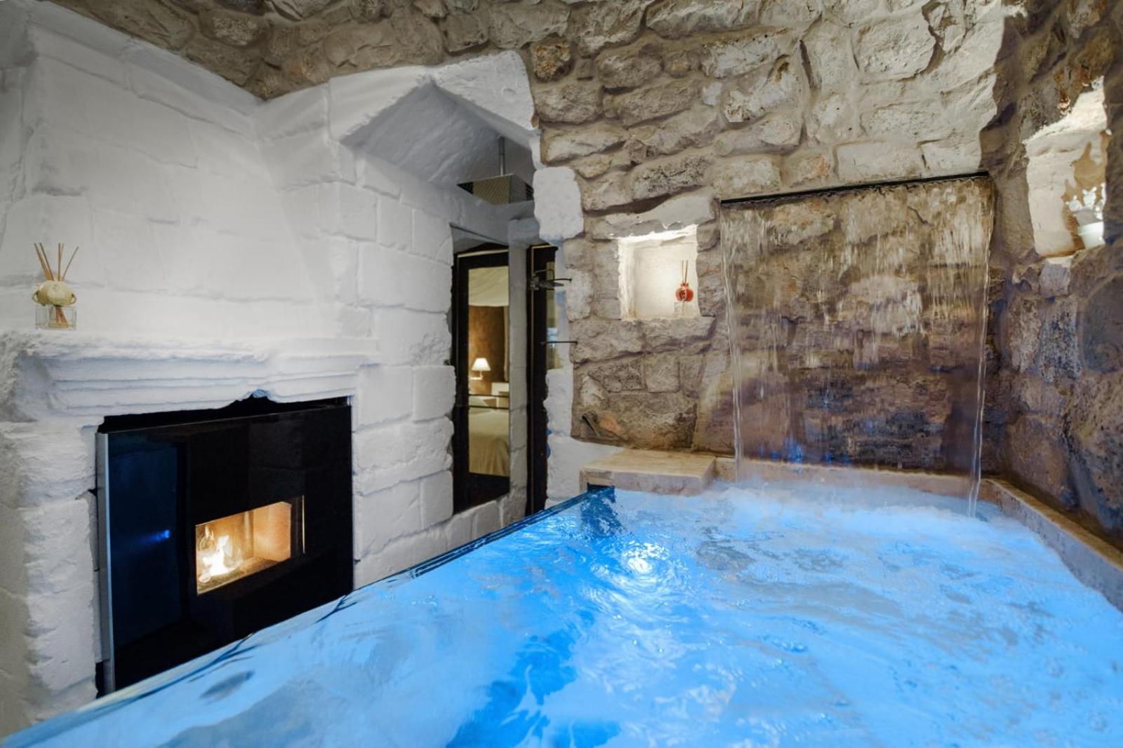 Suite with Private Pool - Photo 12