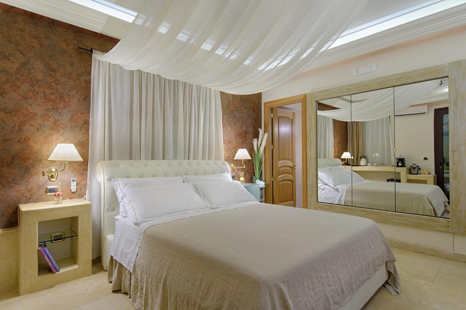 Suite with Private Pool - Photo 7