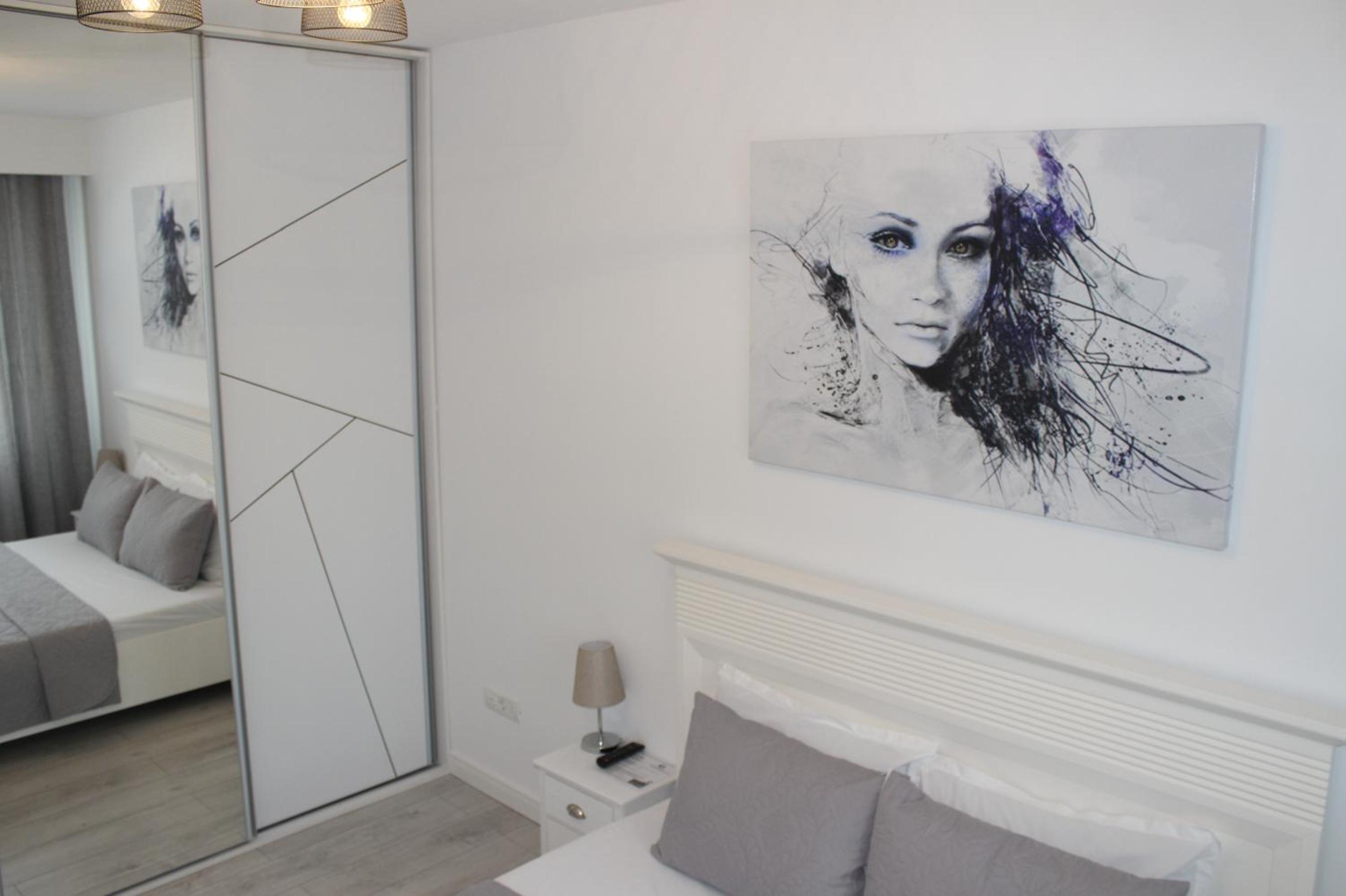 Deluxe King Room - Photo 6