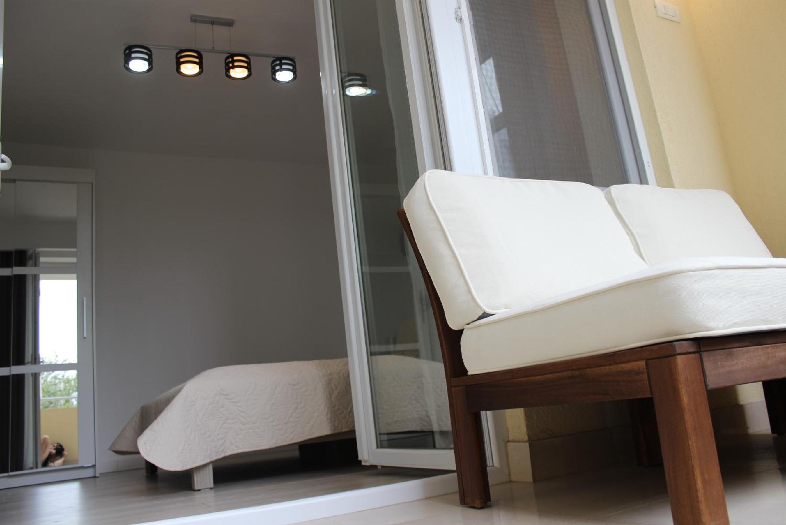 Deluxe Double Room with Balcony - Photo 15