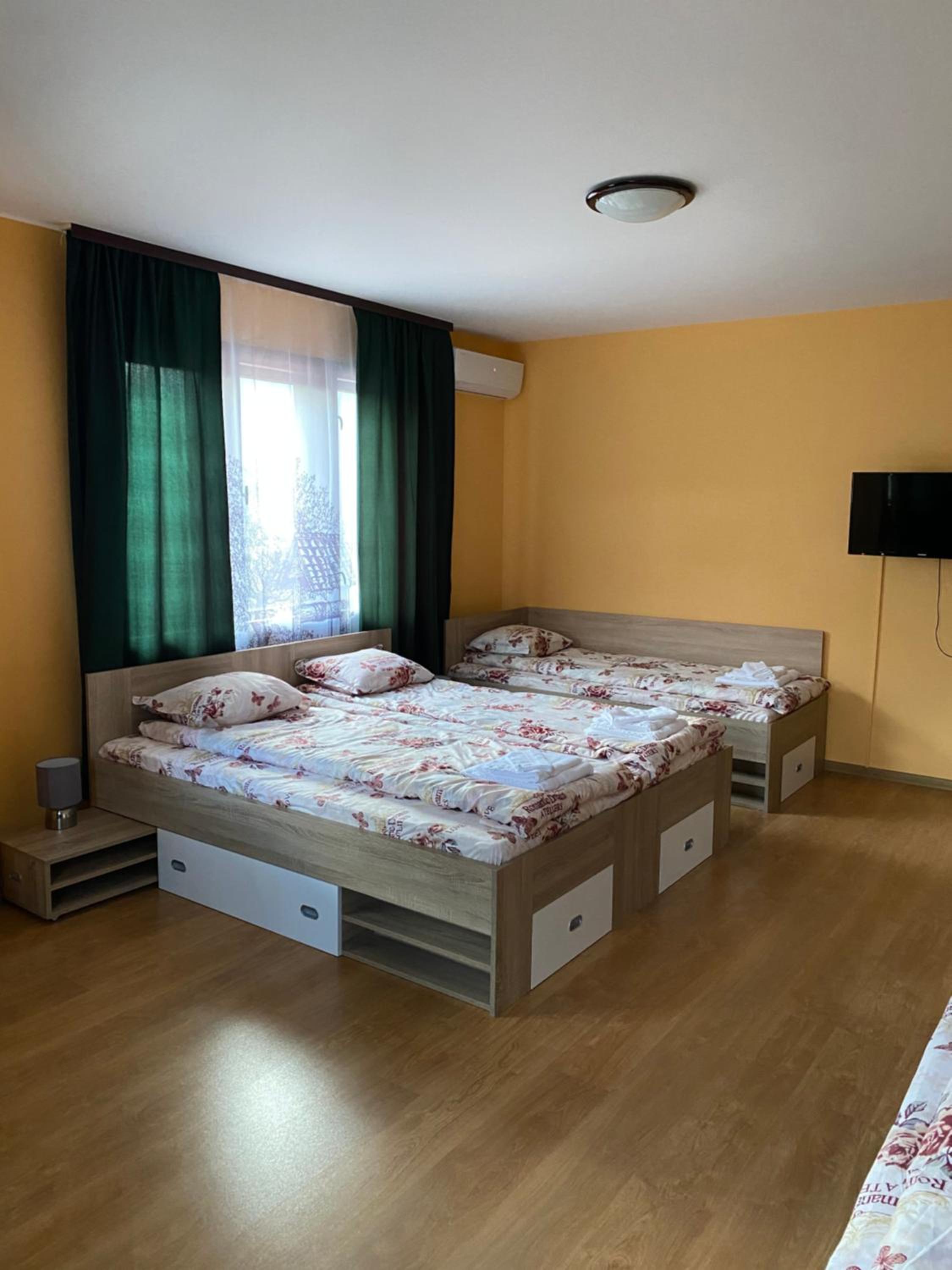 Quadruple Room with Private External Bathroom