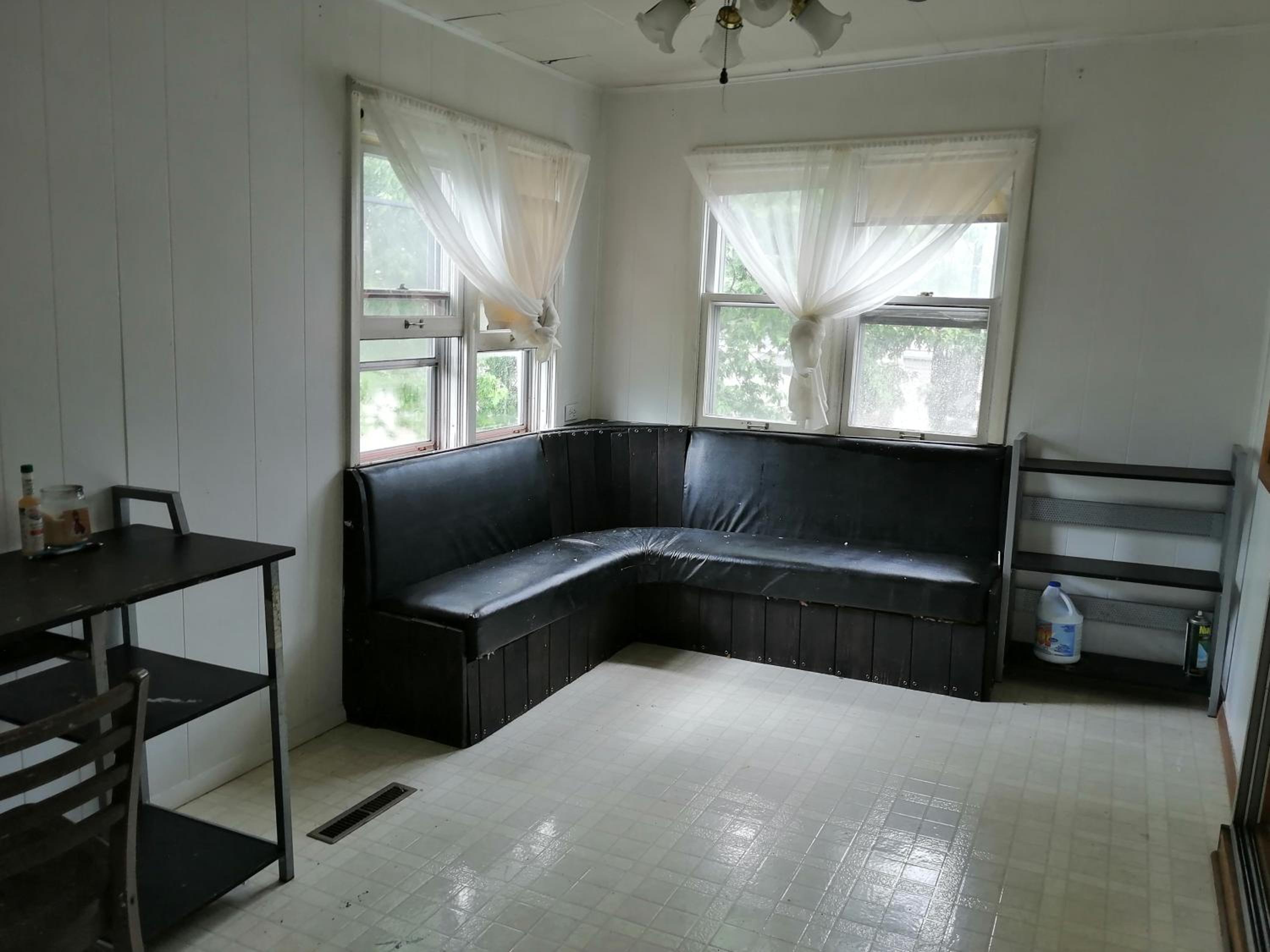Queen Room with Shared Bathroom