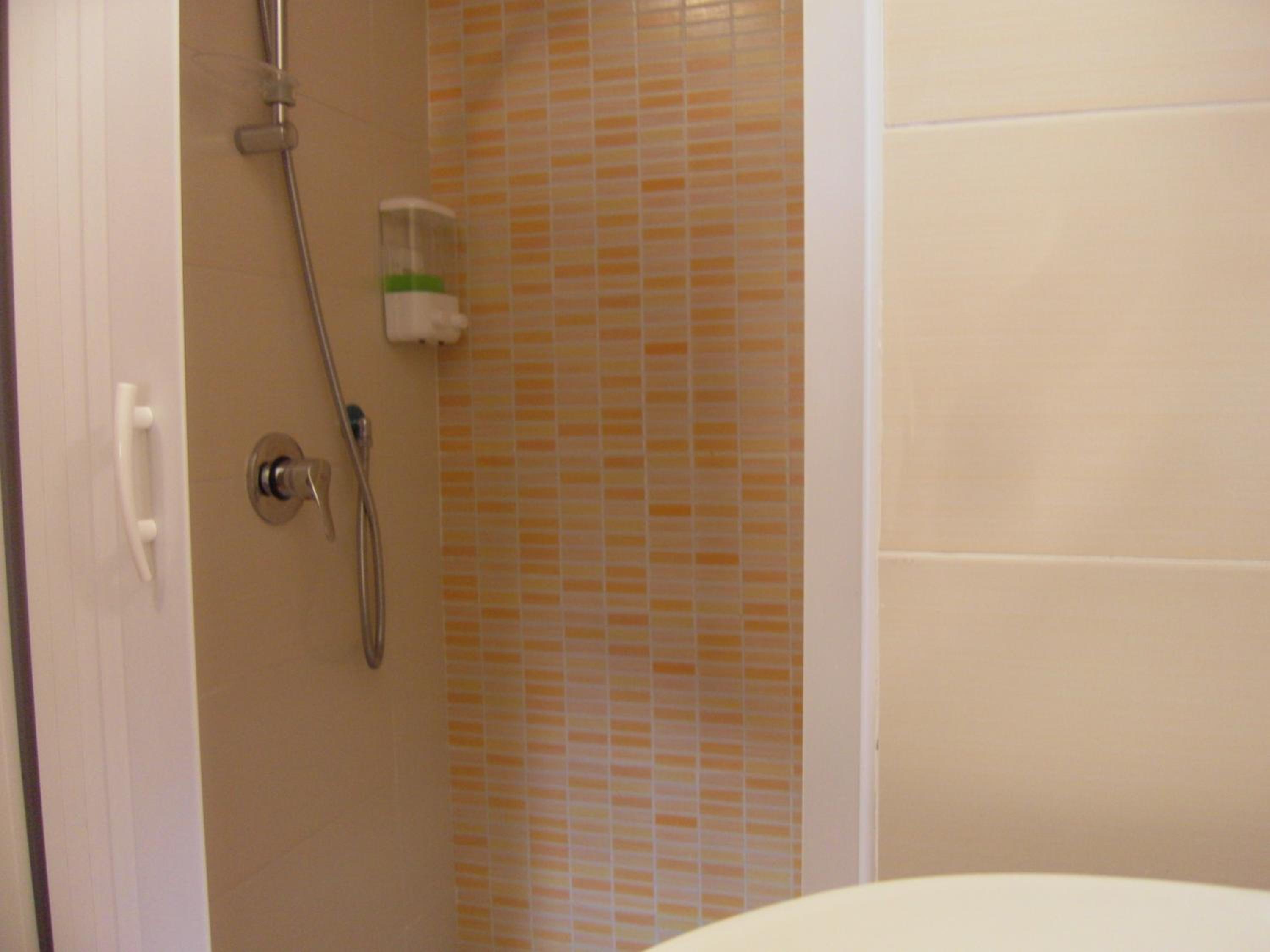 Deluxe Double Room with Shower - Photo 9