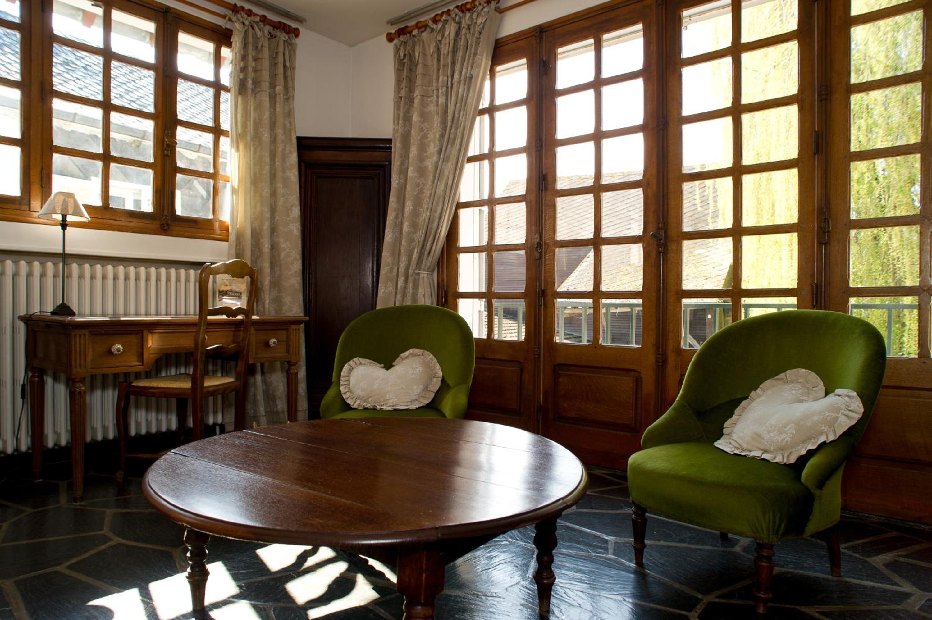 Family Room photo 2