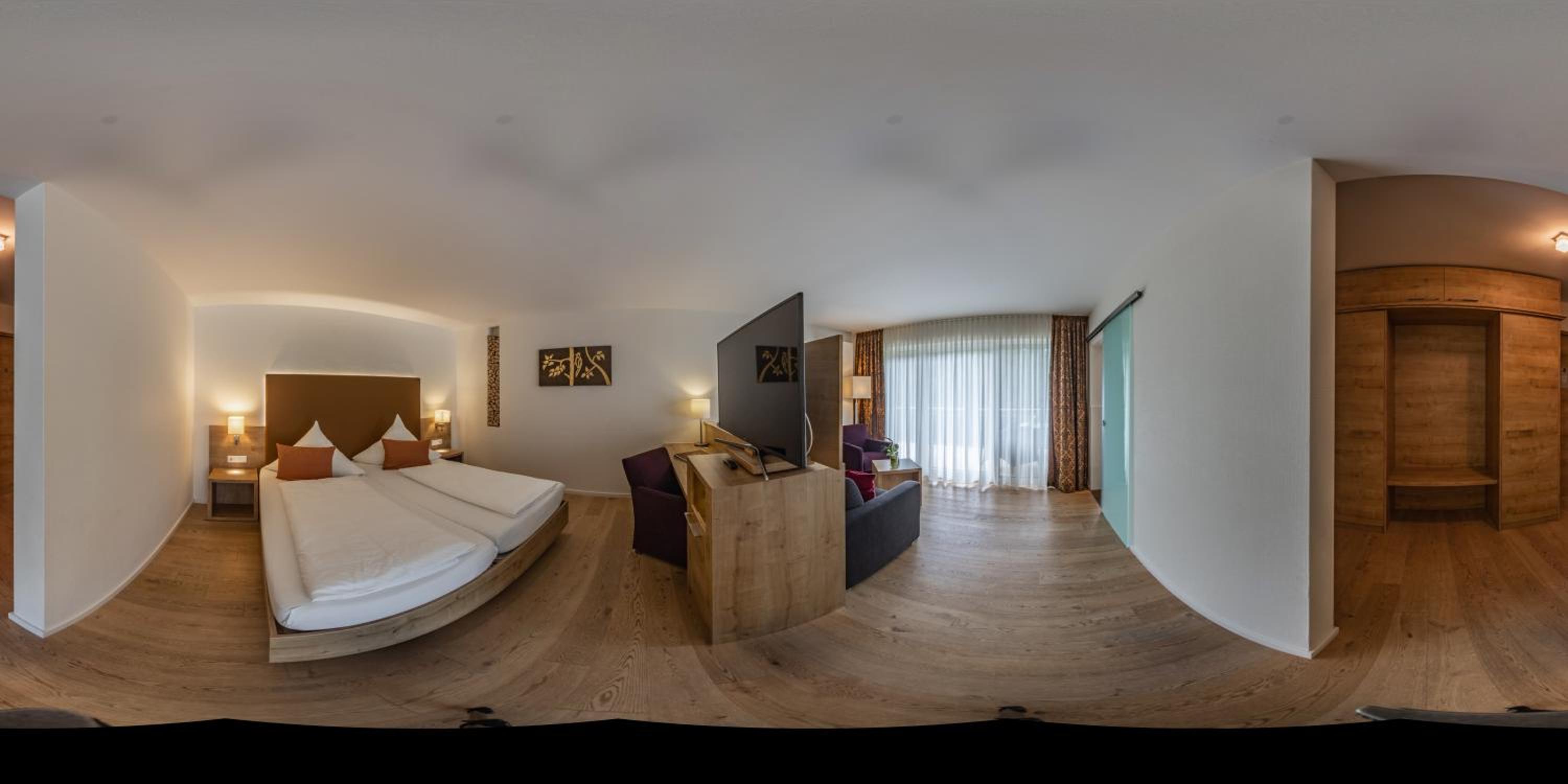 Suite with Balcony - Photo 5