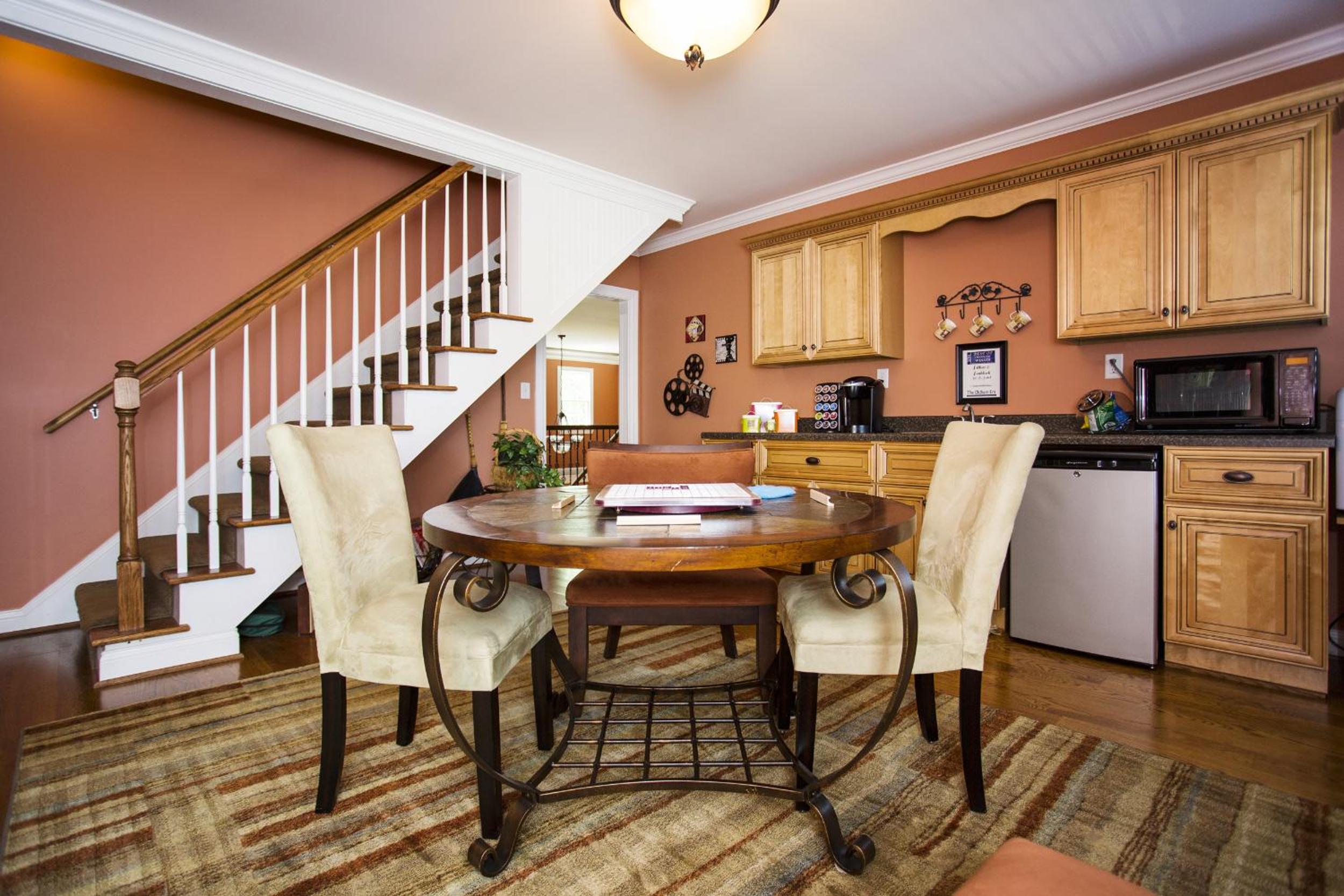 Deluxe King Suite photo 2