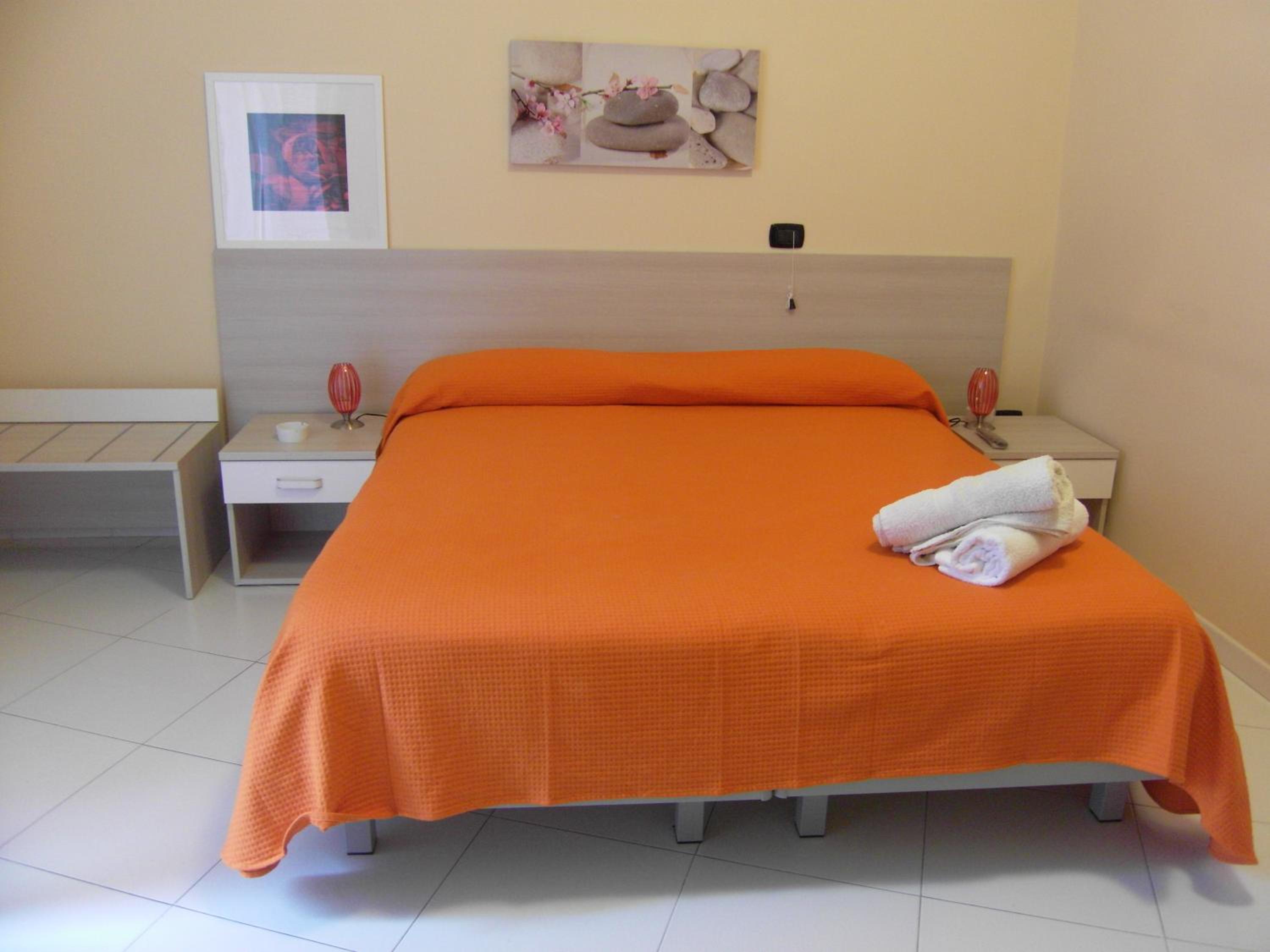 Deluxe Double Room with Shower - Photo 7