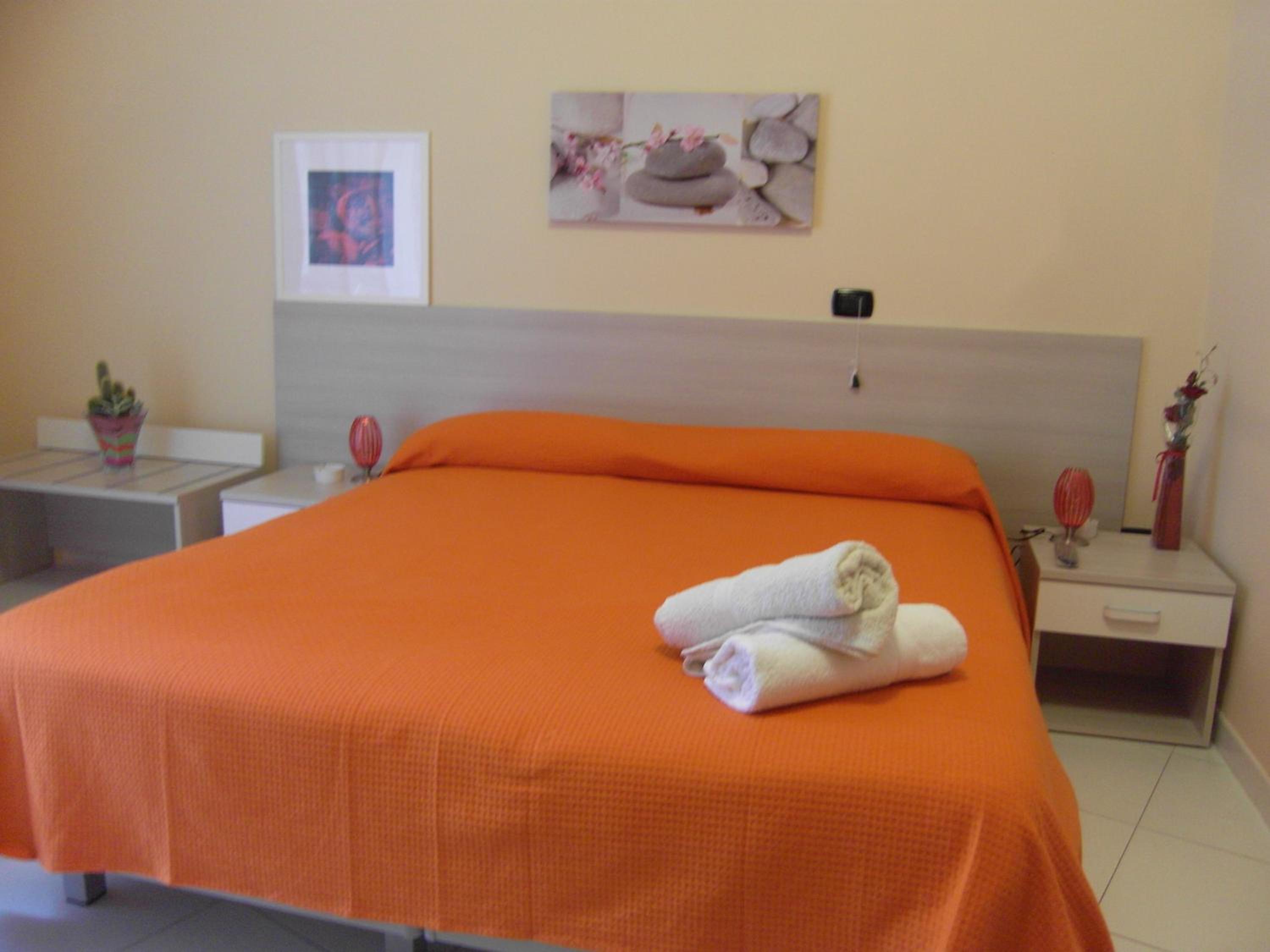 Deluxe Double Room with Shower - Photo 8