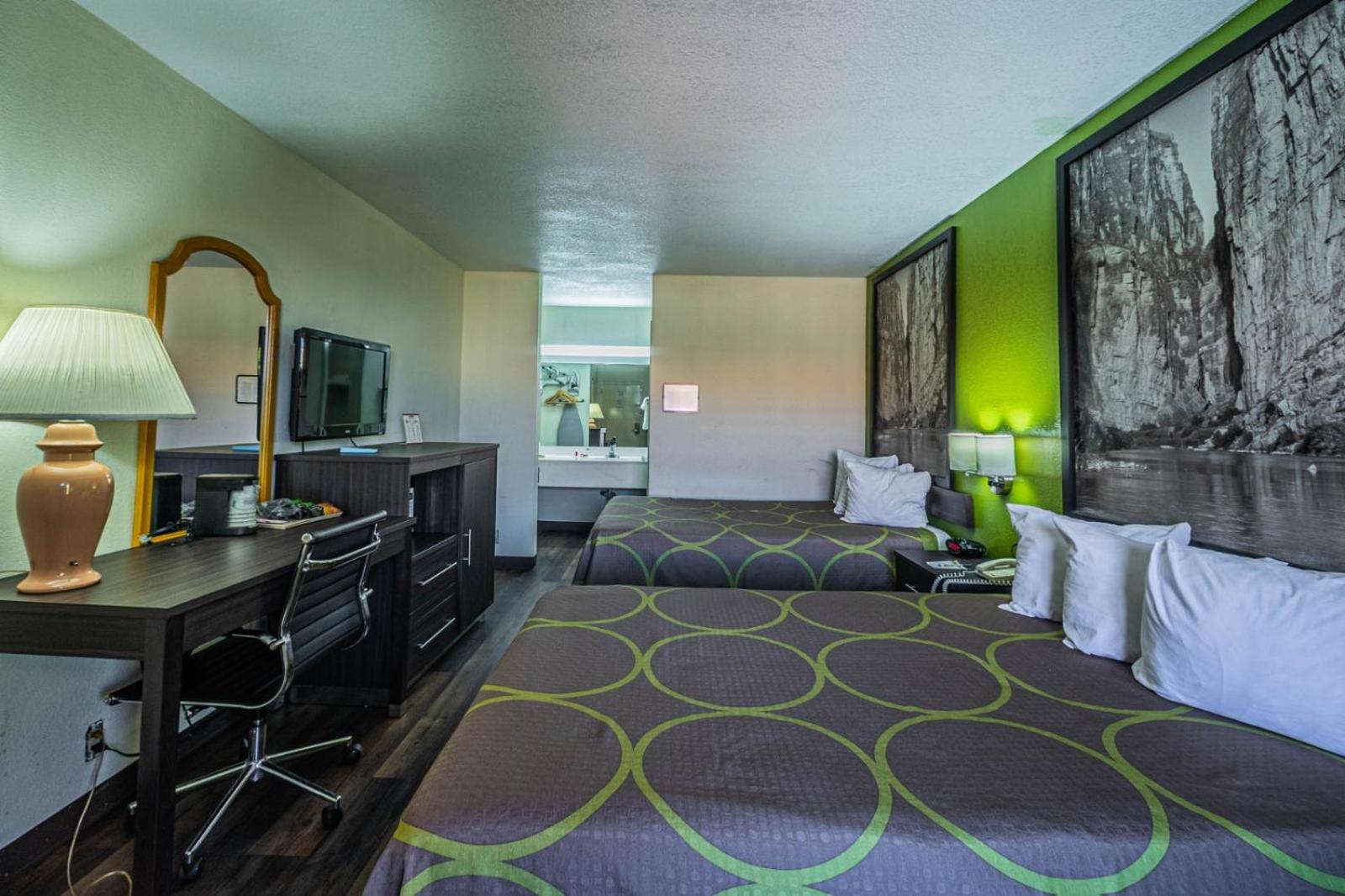 Double Room with Two Double Beds - Smoking - Photo 4