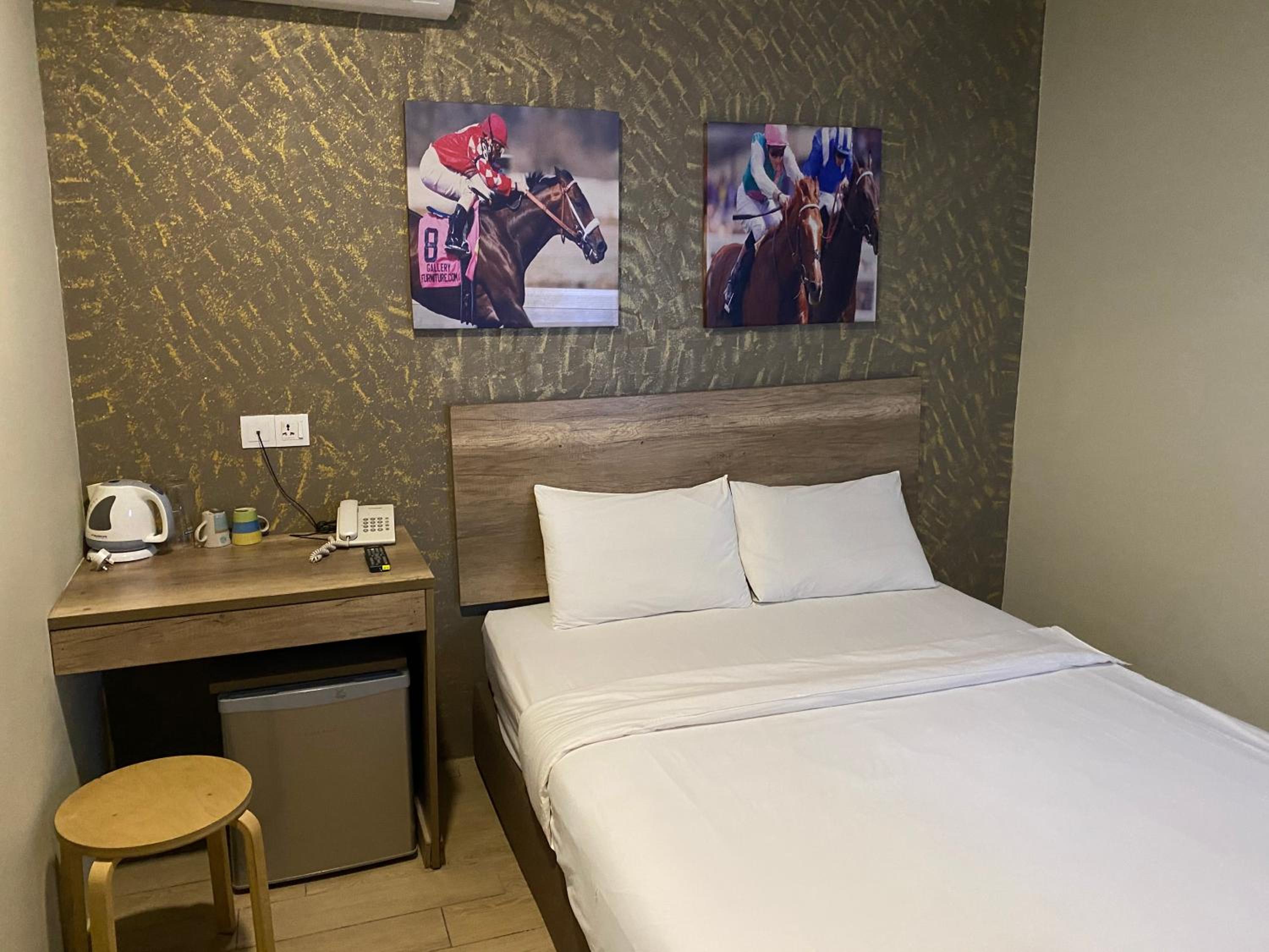 Standard Queen Room photo 2