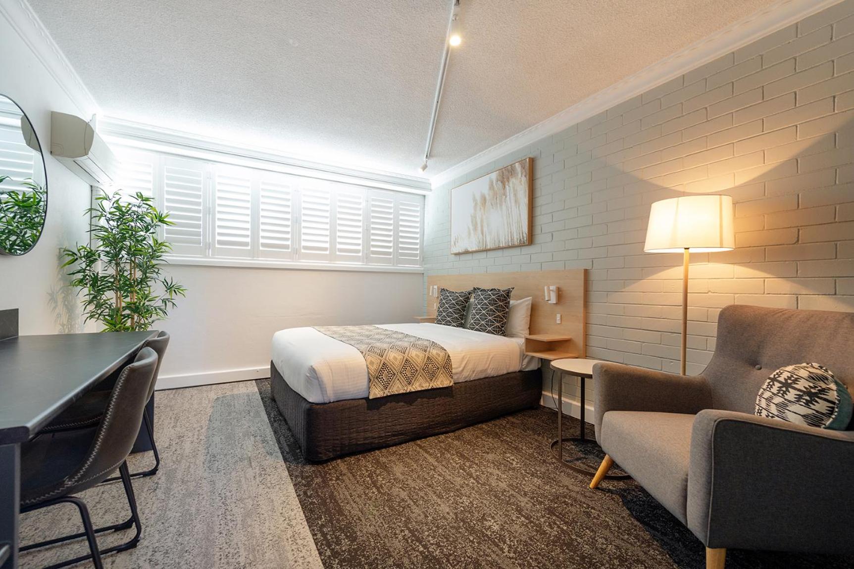 Deluxe Queen Room