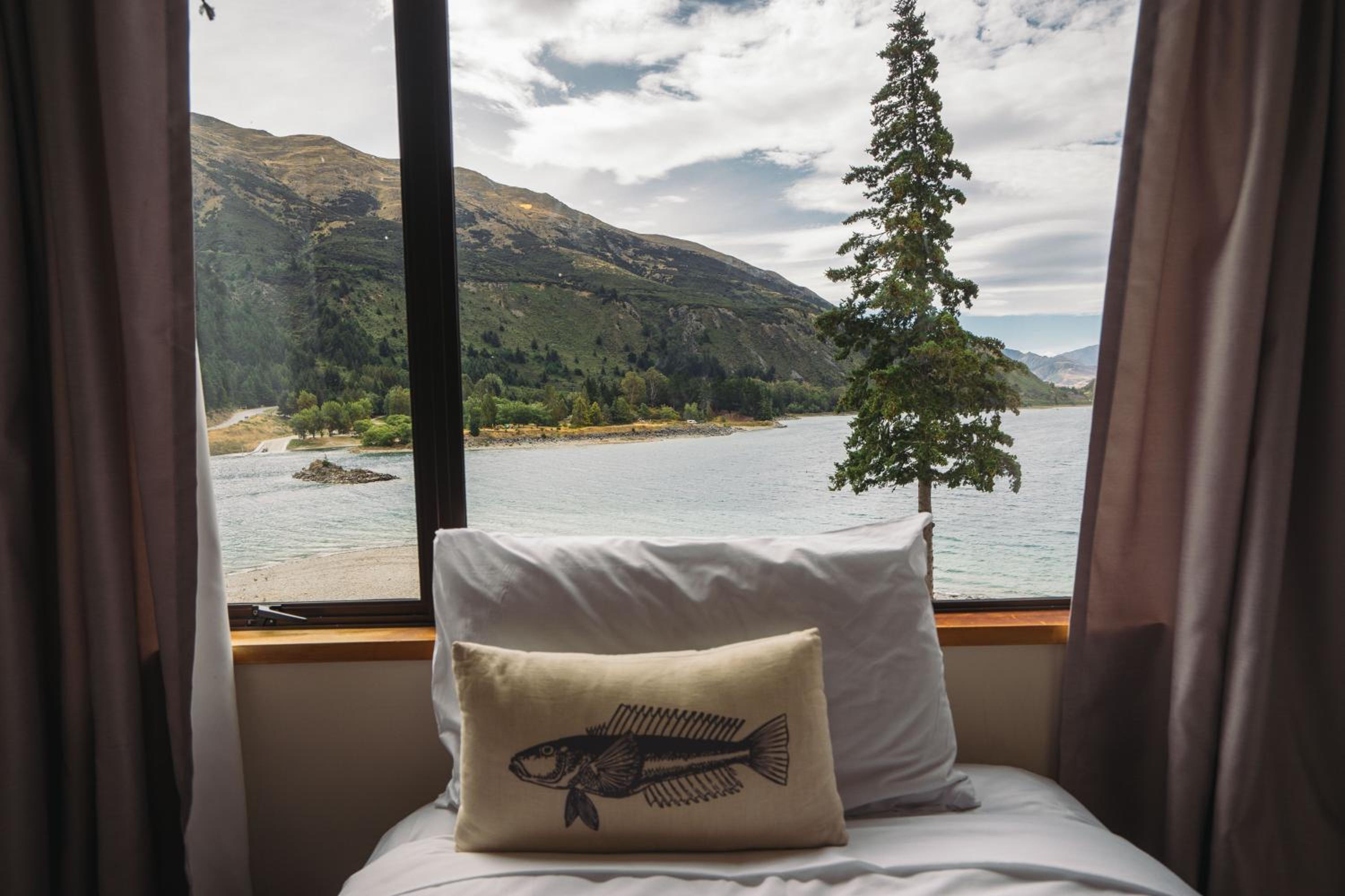 Standard Lake View Family Hotel Room with Mezzanine and Ensuite Bathroom - Photo 12