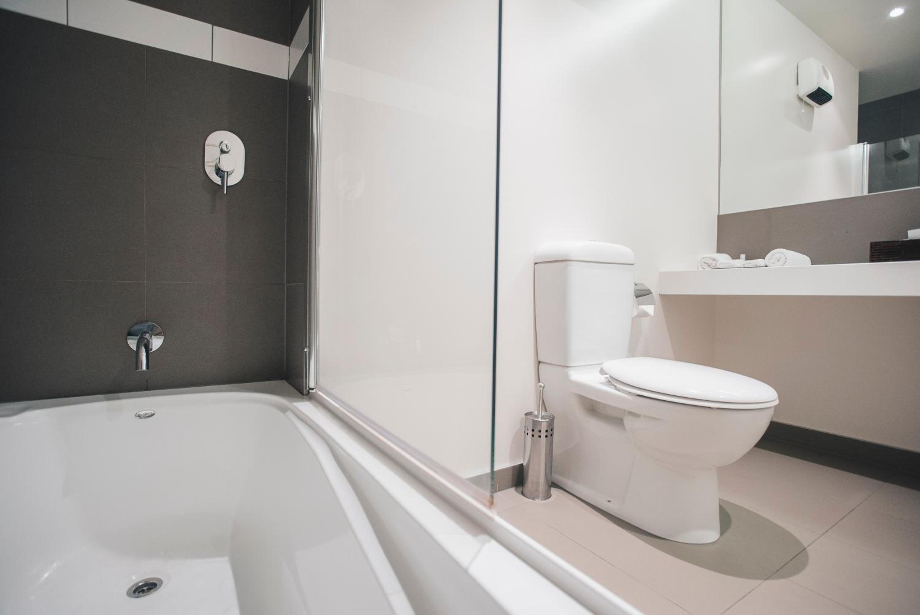Lake View Family Hotel Room with Mezzanine and Ensuite Bathroom - Photo 18