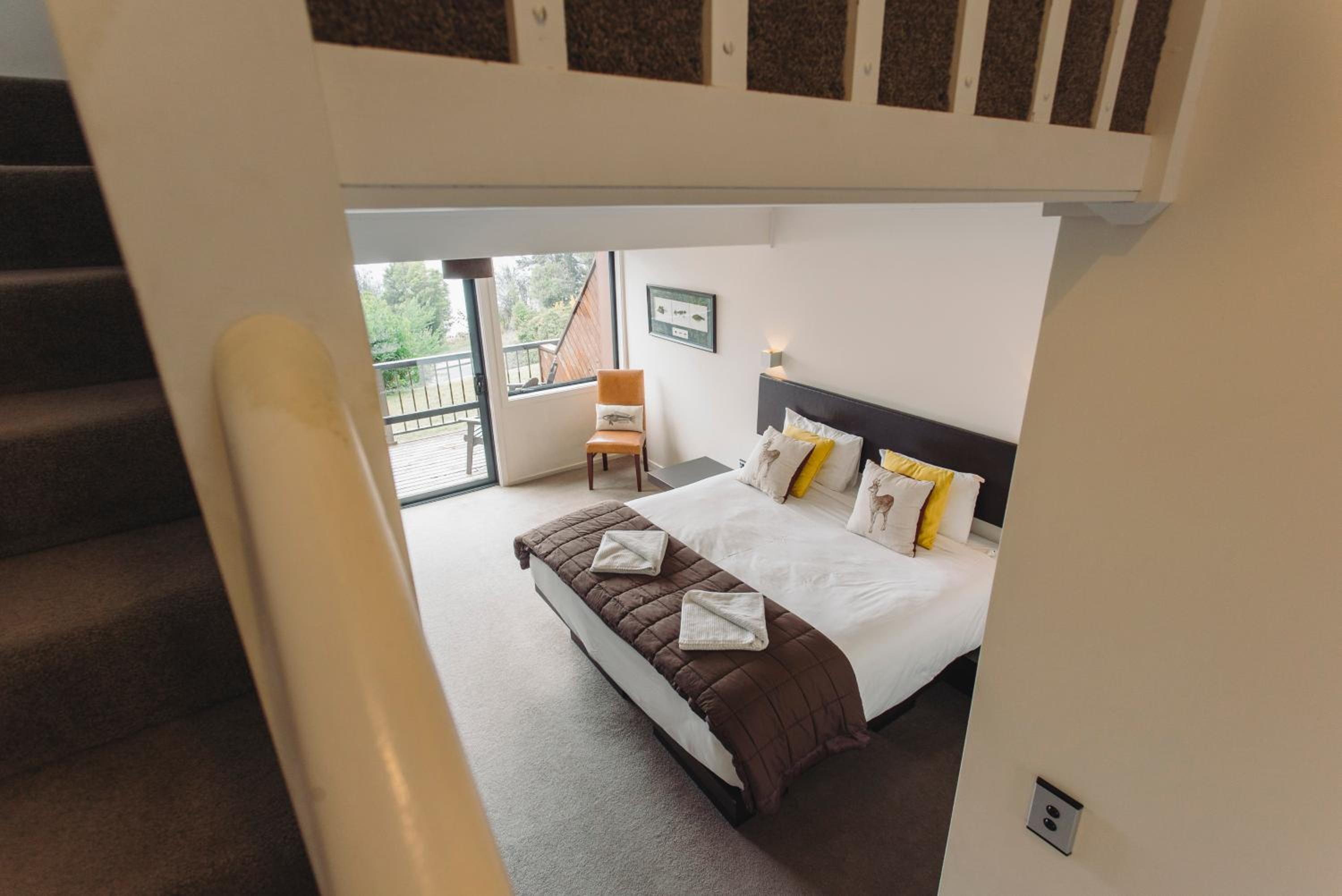 Lake View Family Hotel Room with Mezzanine and Ensuite Bathroom - Photo 9