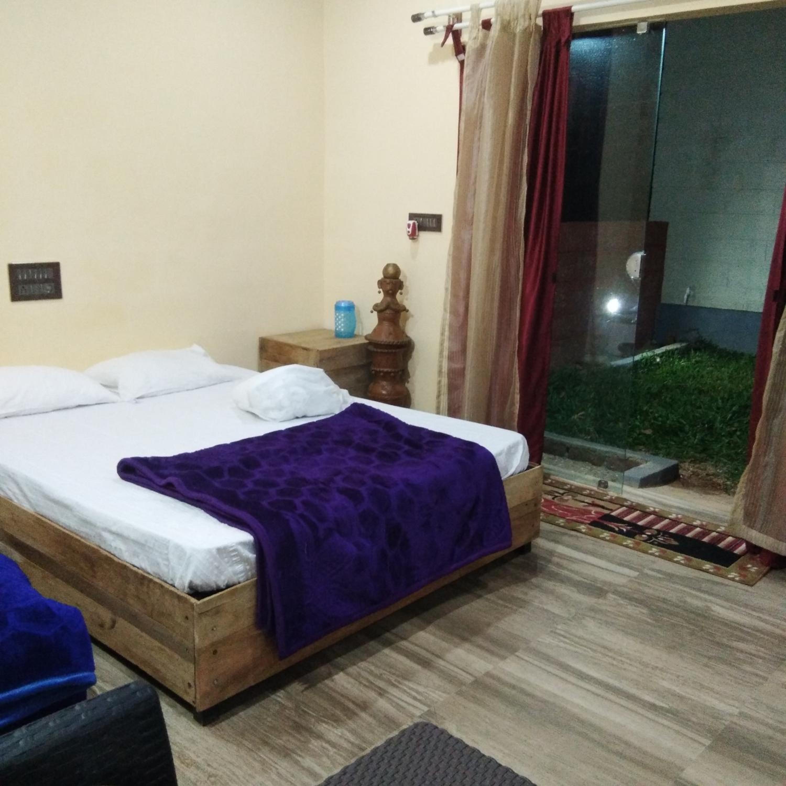 Deluxe Double Room (2 Adults + 1 Child) photo 1
