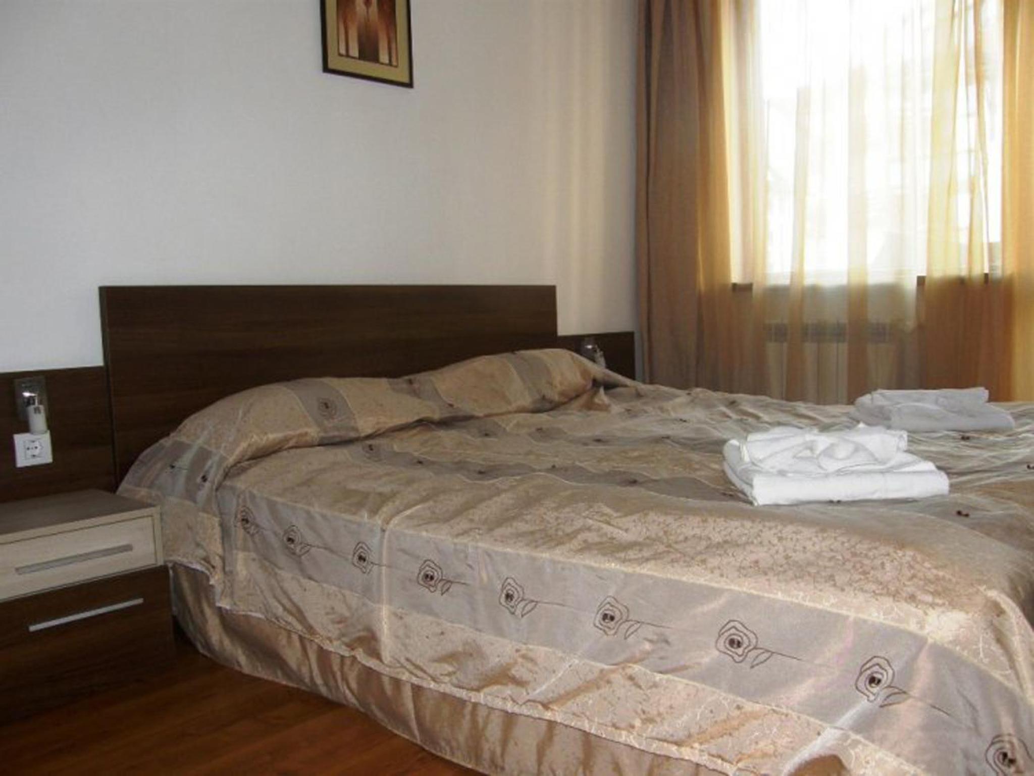 One-Bedroom Apartment with Balcony