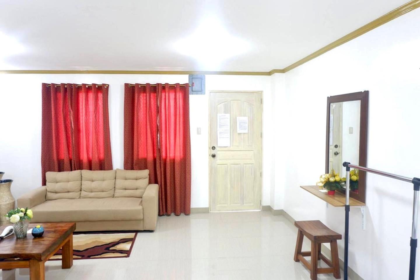 Deluxe Family Room - Photo 2