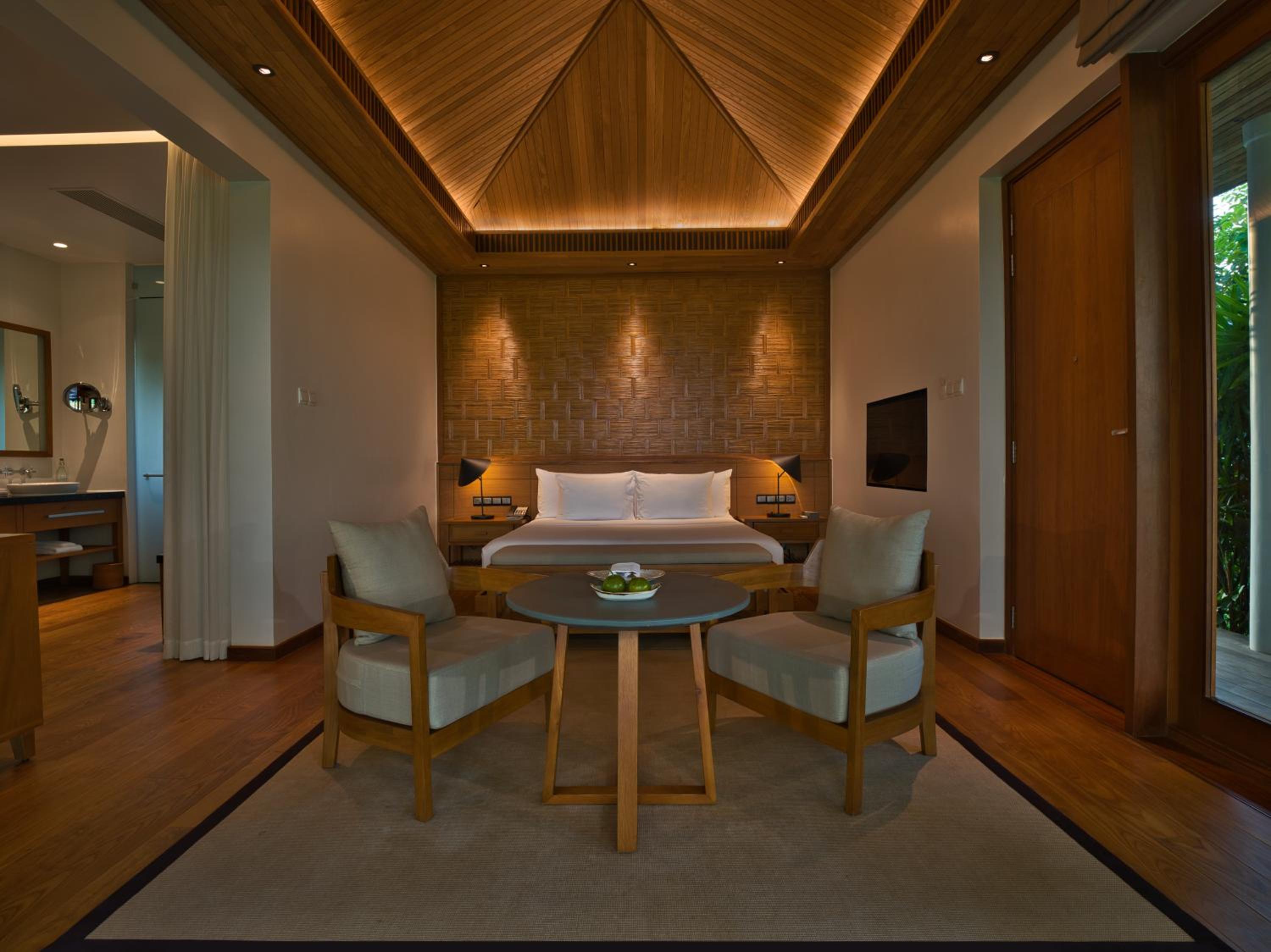 Lake Room