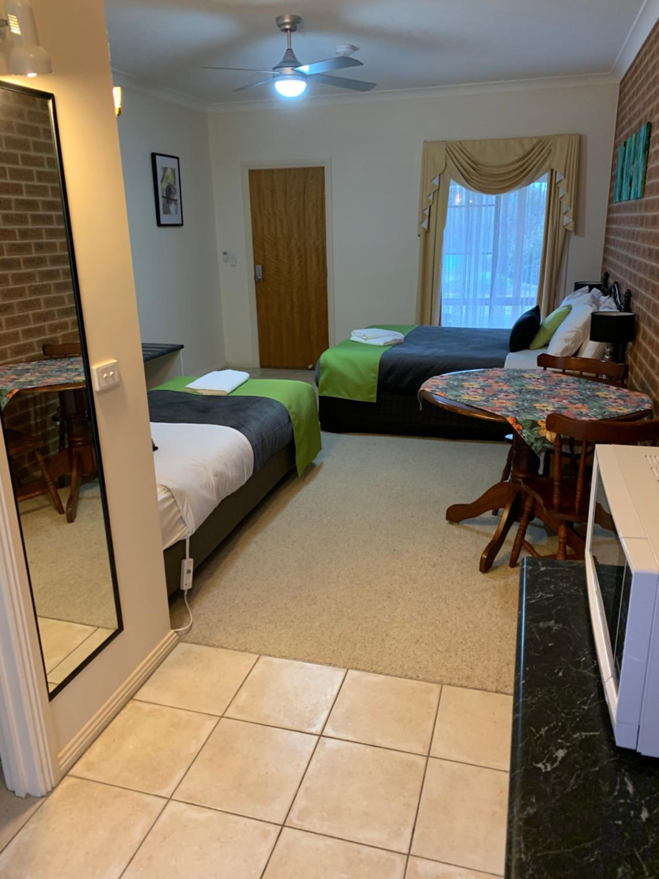 Standard Twin Room - Photo 7