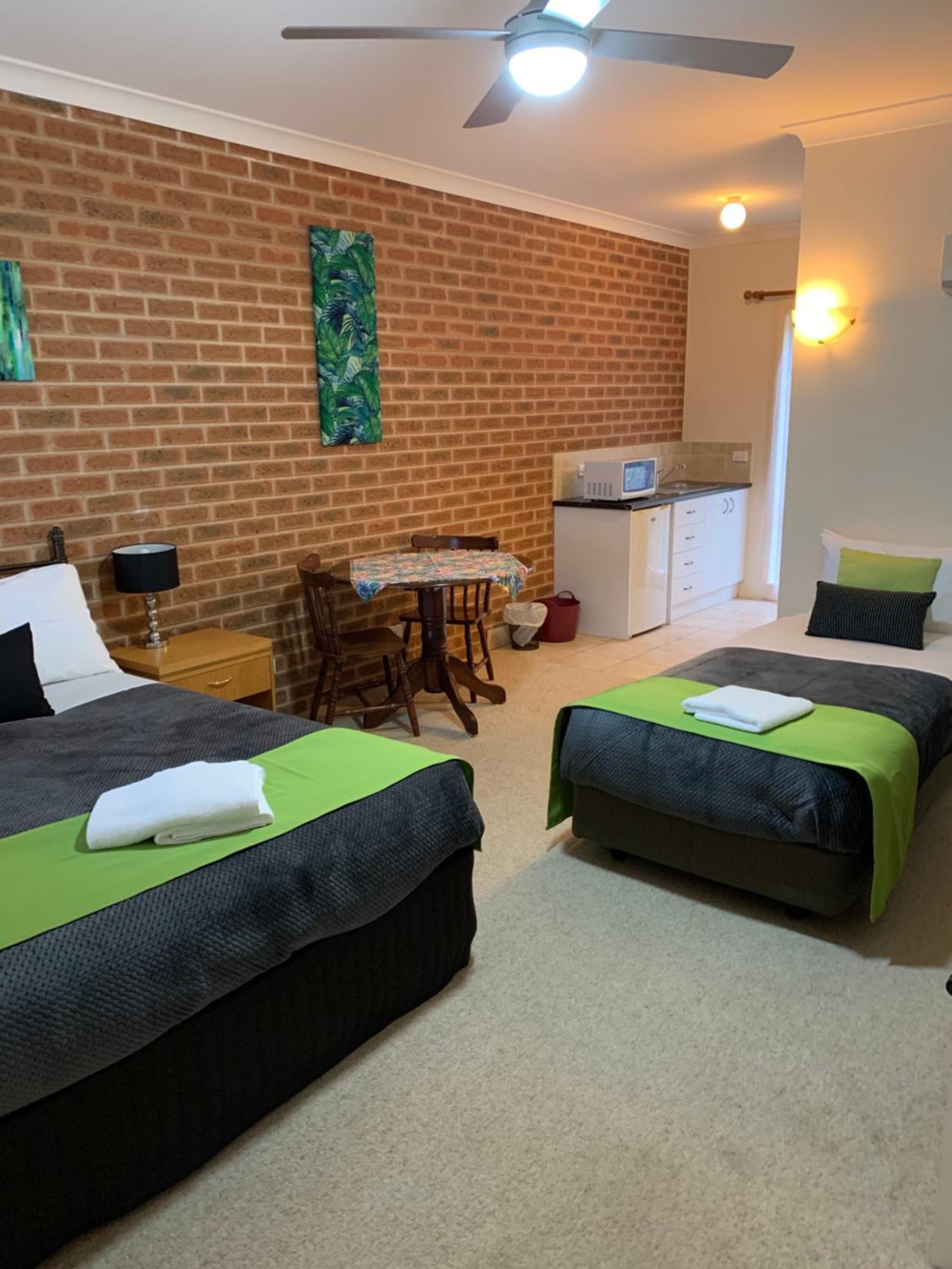 Standard Twin Room - Photo 2