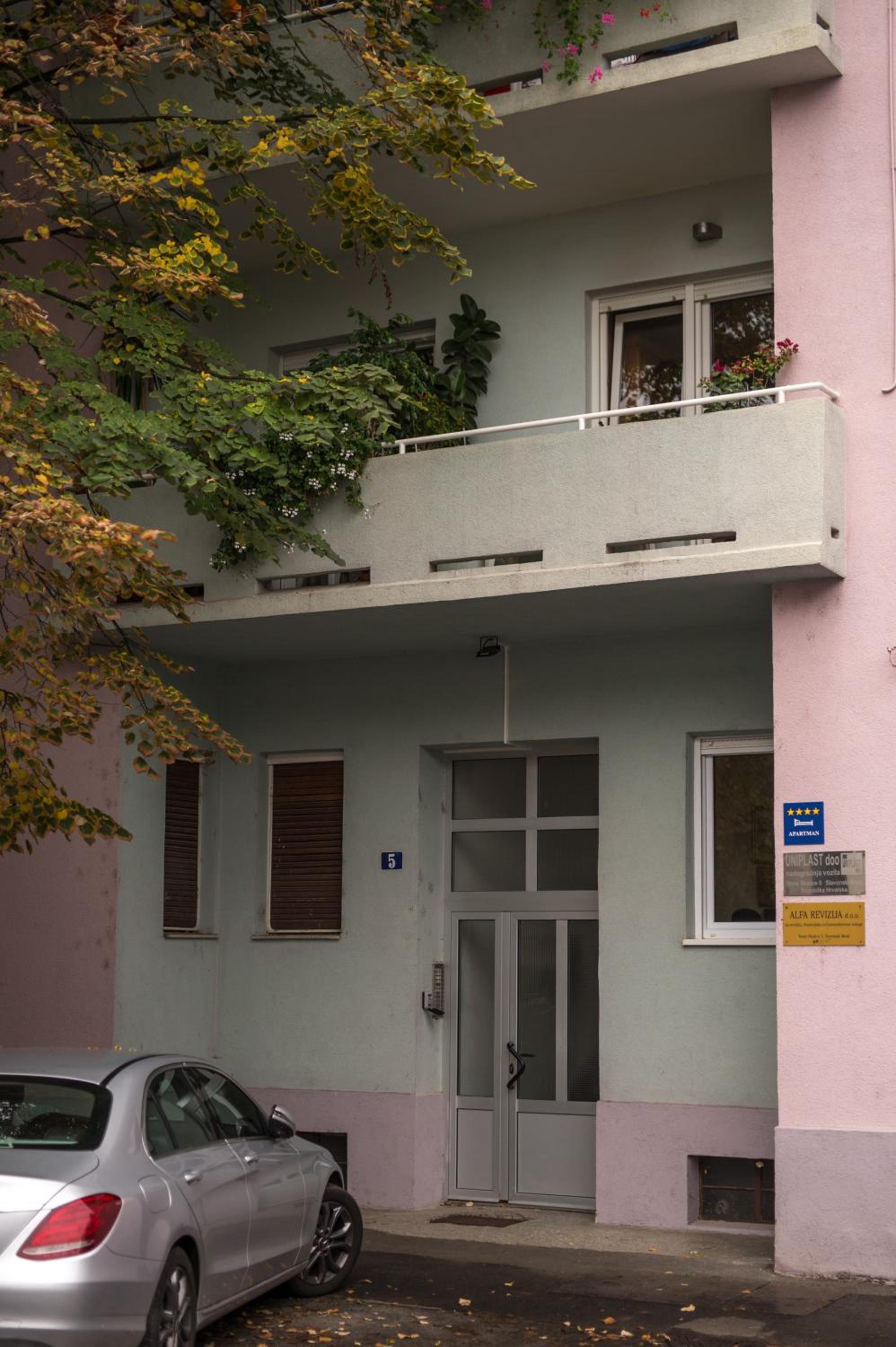 One-Bedroom Apartment - Photo 27