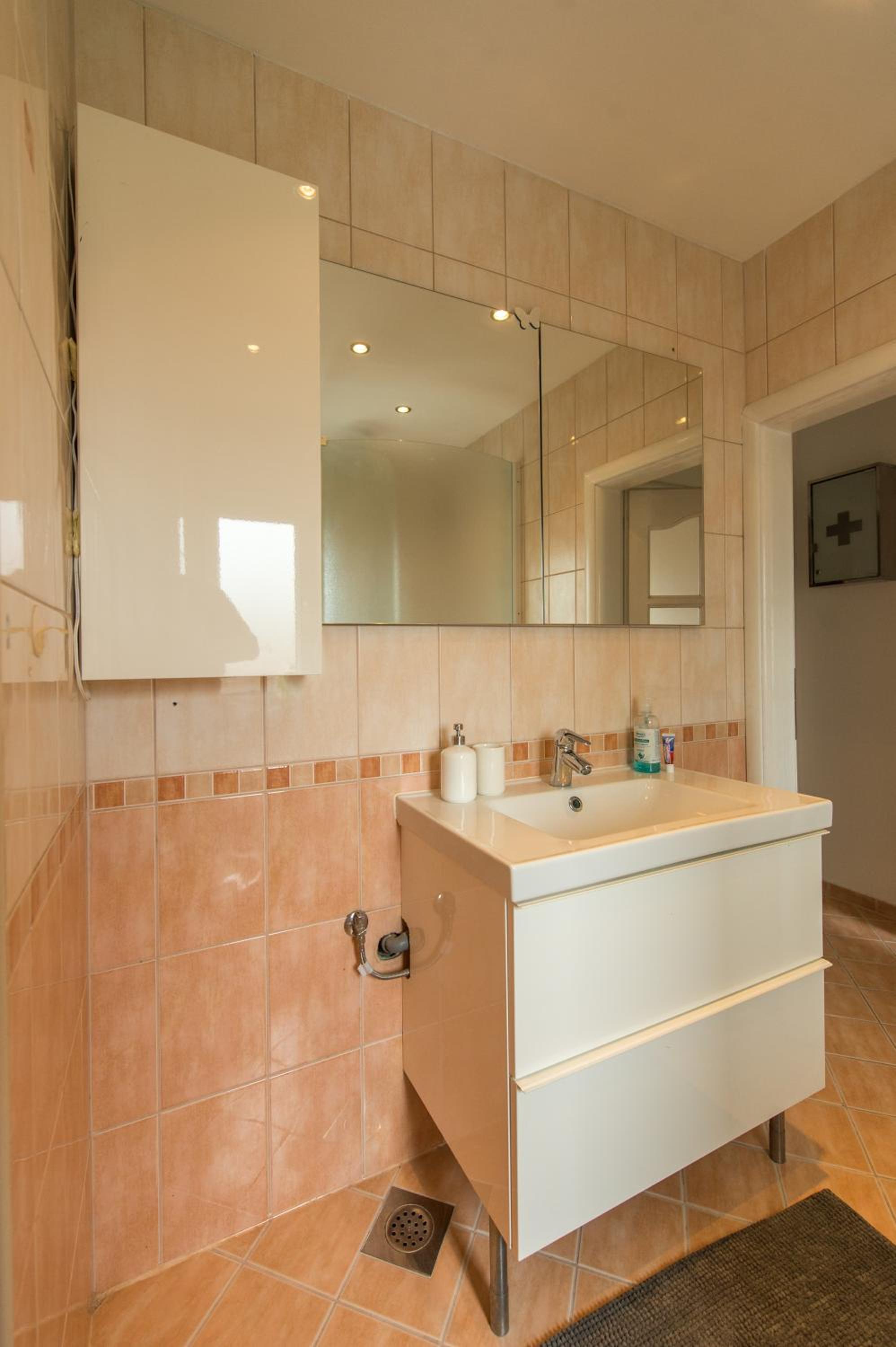 One-Bedroom Apartment - Photo 18
